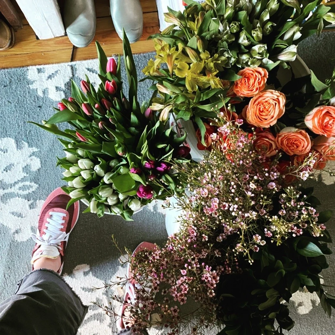 Buckets full of blooms and 63 degrees on a Friday in February 🙌

These beauties are headed to a Ceramic Vases &amp; Flower Arranging workshop @art.house.seven I&rsquo;m teaching tomorrow. Our spring schdule will be posted soon - I&rsquo;d love to ha