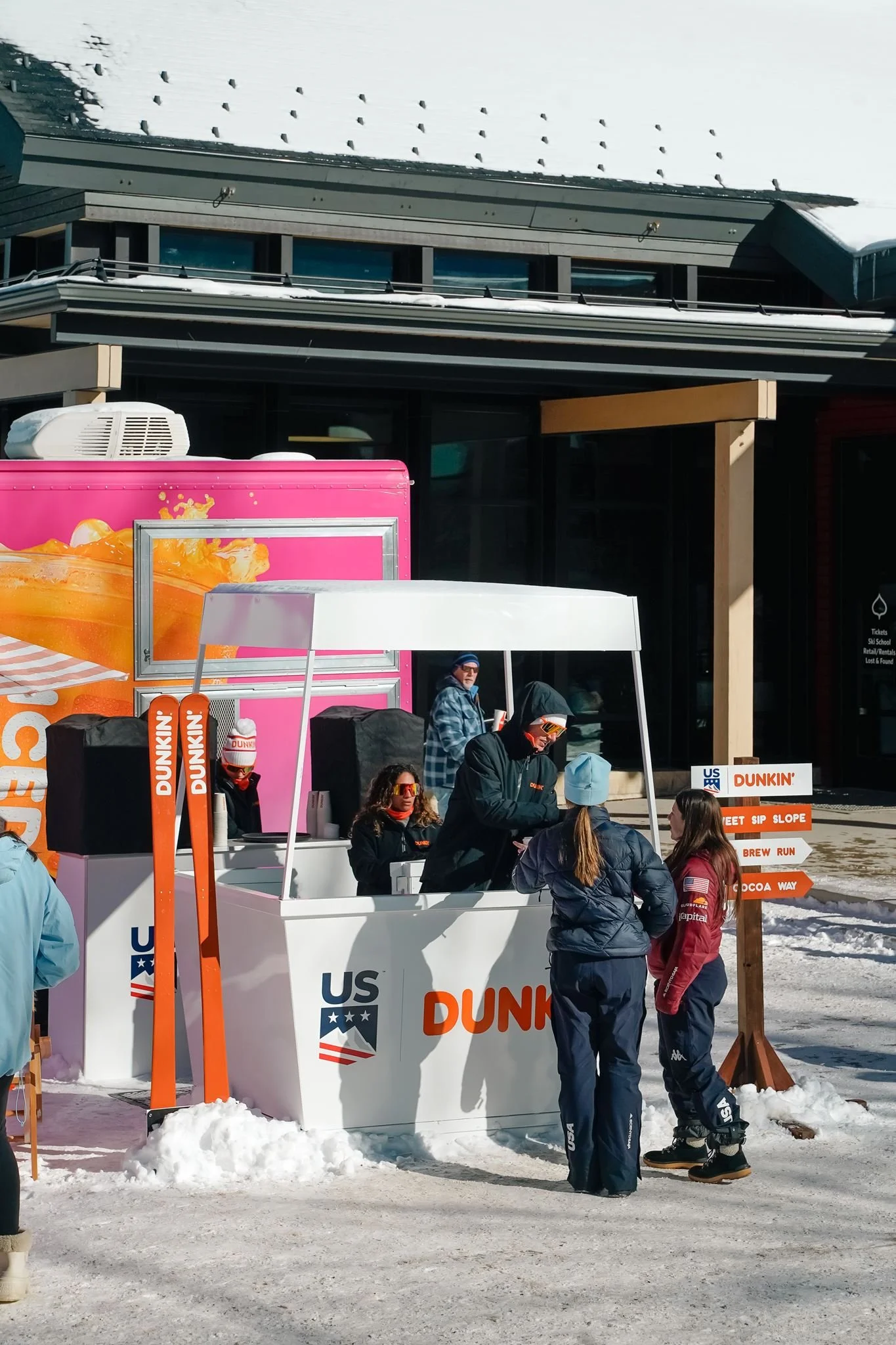 GoWest_Dunkin_PopUp_DSC9921_websize.jpg