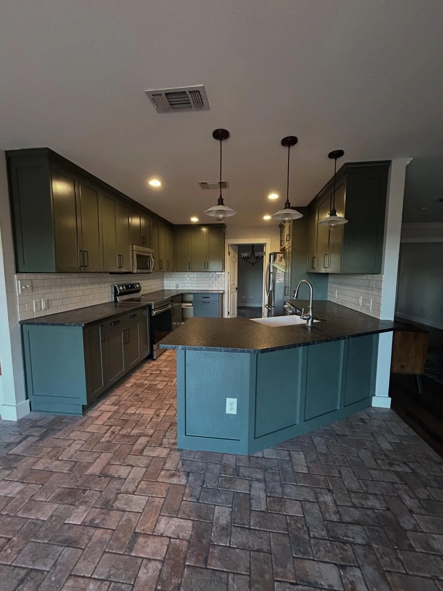 KITCHEN TRANSFORMATION 😉 #kitchencabinetry #kitchenmakeovers #customcabinetry #darkgreen #pewtergreen