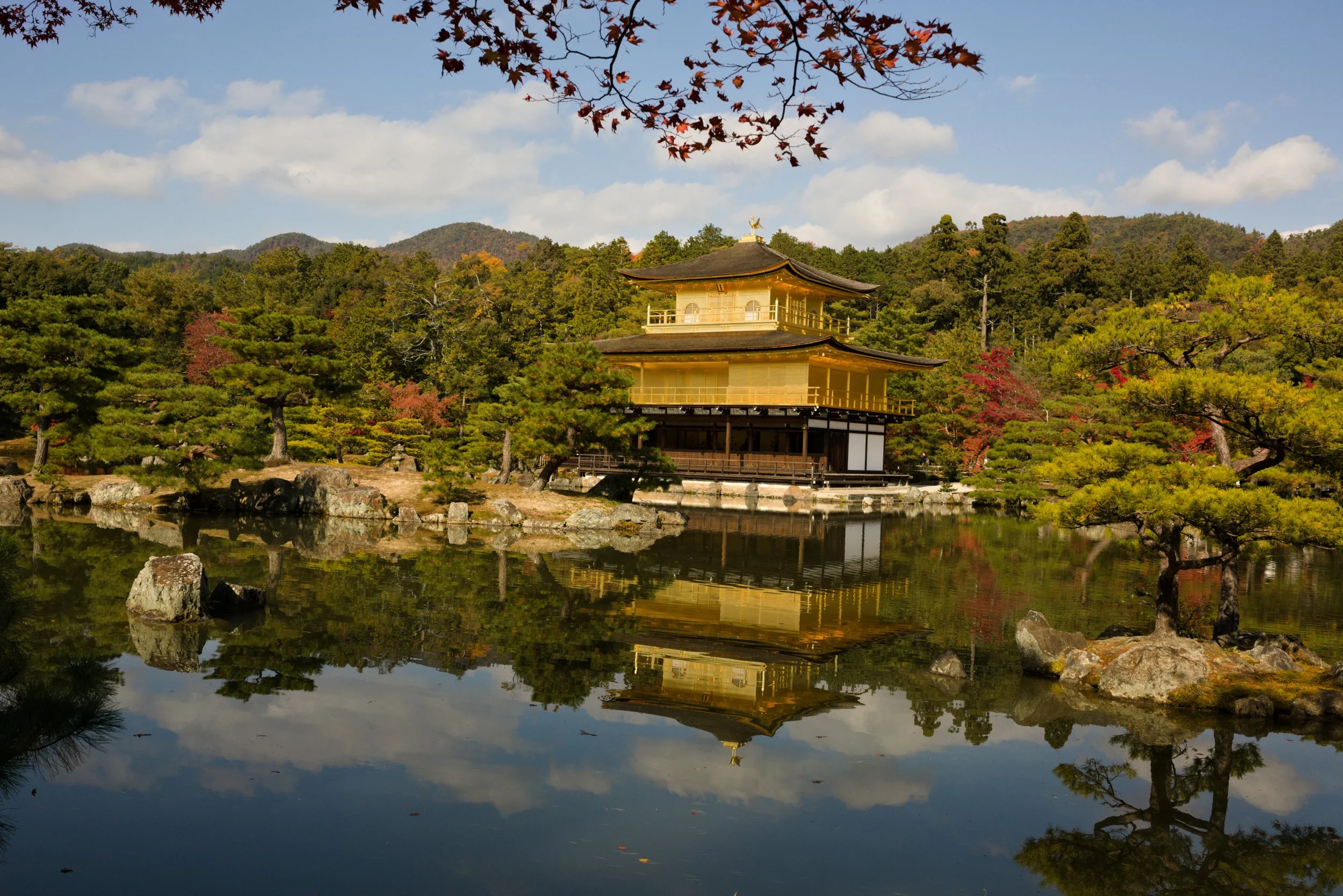 A villa becomes a temple — Kinkaku-ji, Kyoto · 金閣寺