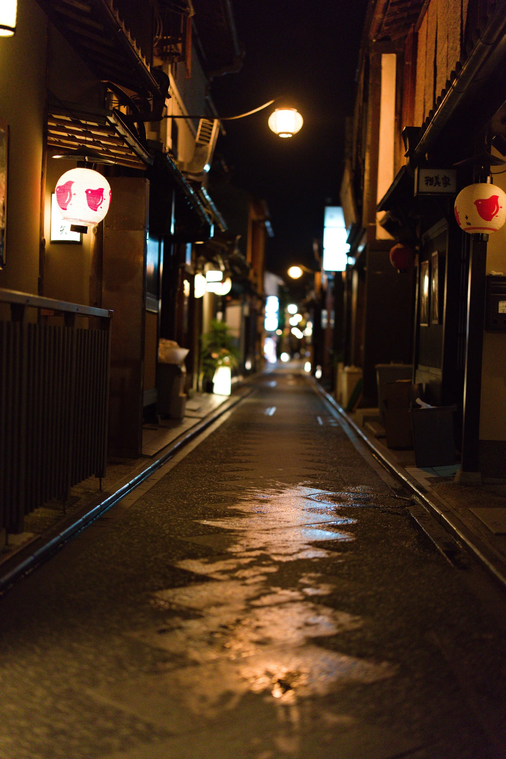 The city after dark — Kyoto · 京都