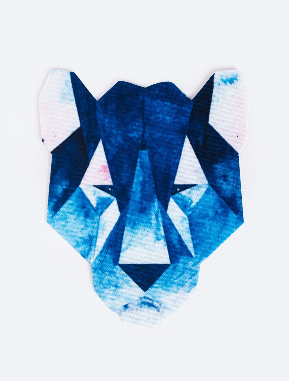Printed patch with a photographic style design reproduced directly onto twill fabric