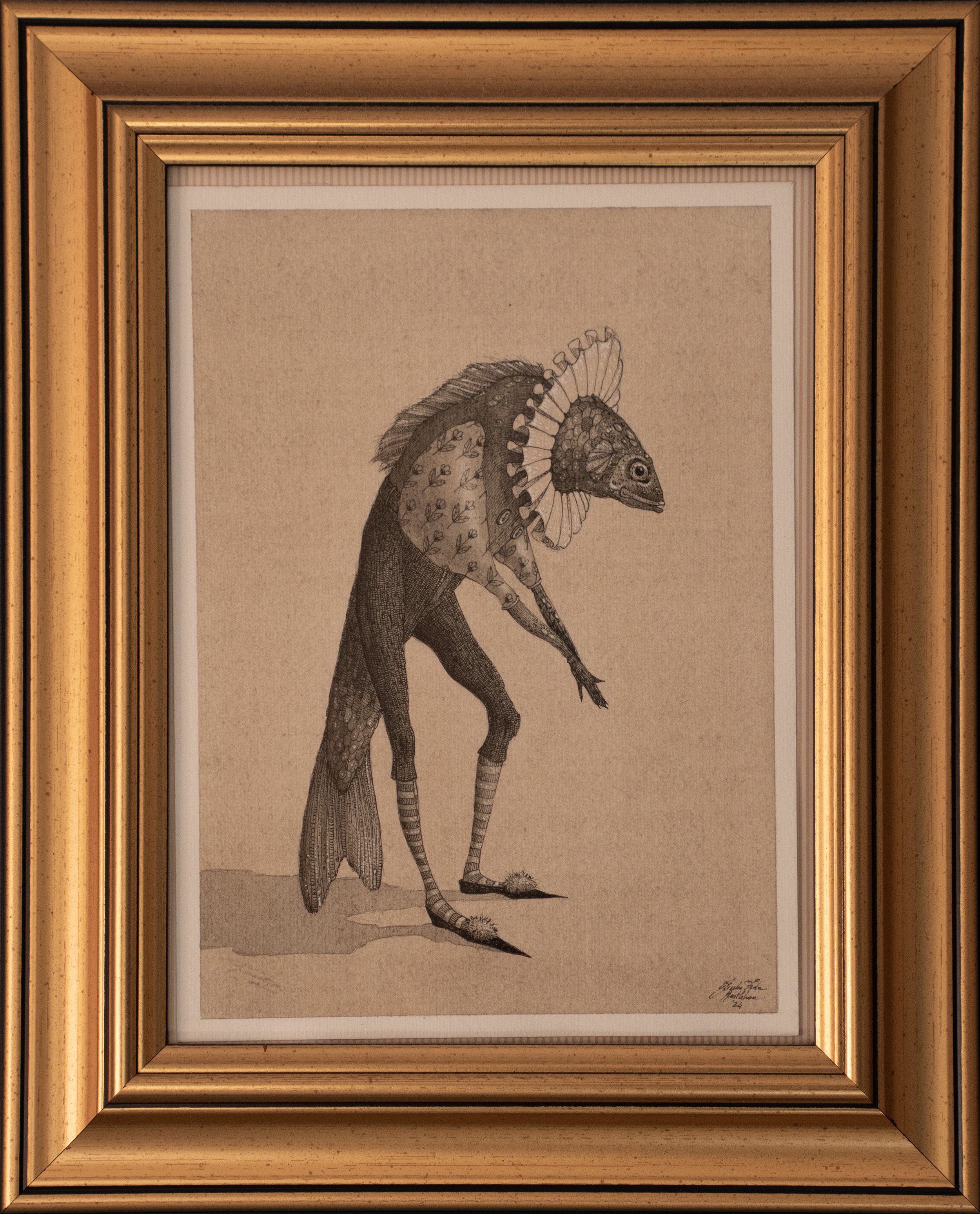 Disegno di un animale mitologico con il corpo di una zebra e una testa di pesce, incorniciato in una cornice dorata.
