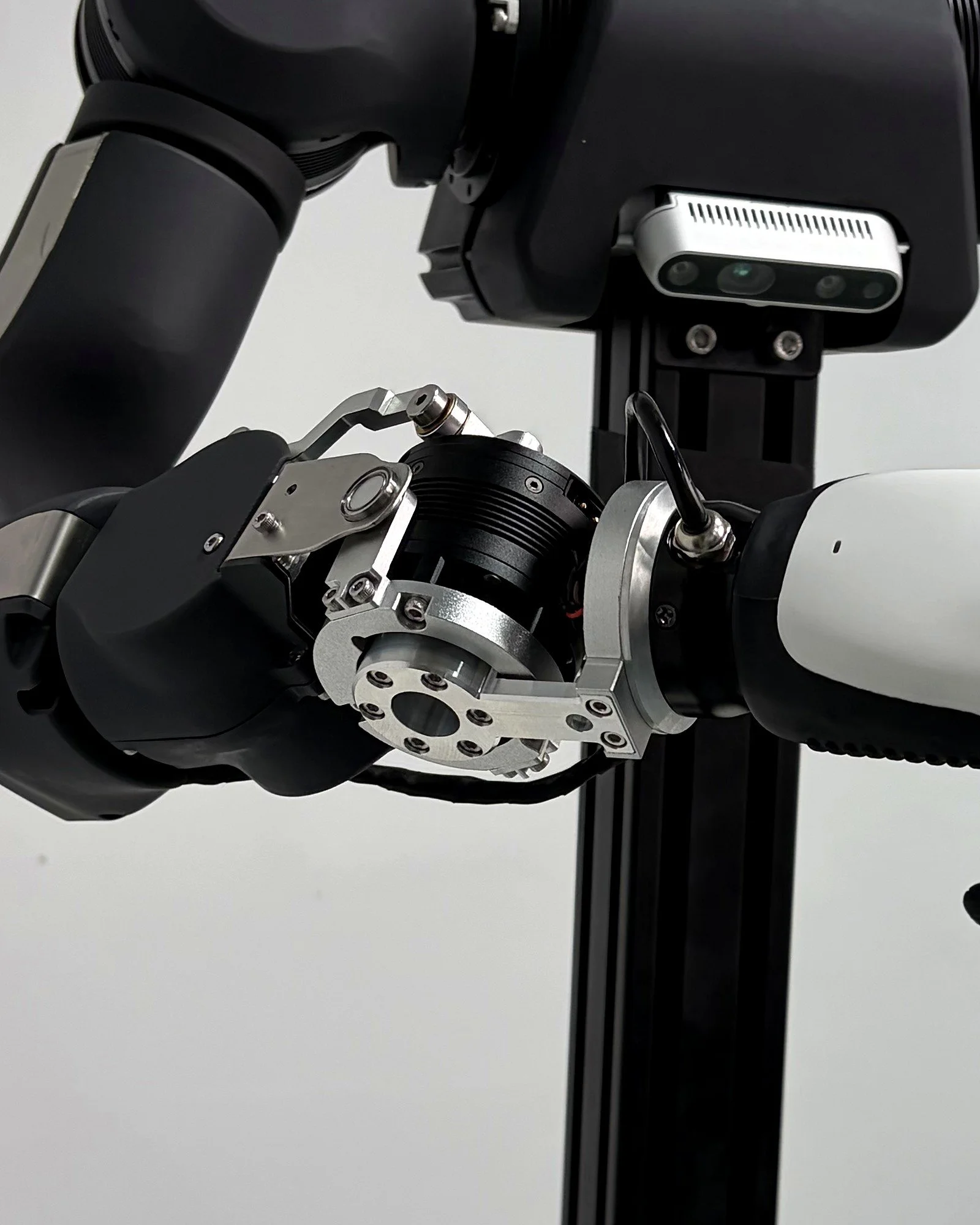 04_OYmotion_detail_wrist-actuator.jpg