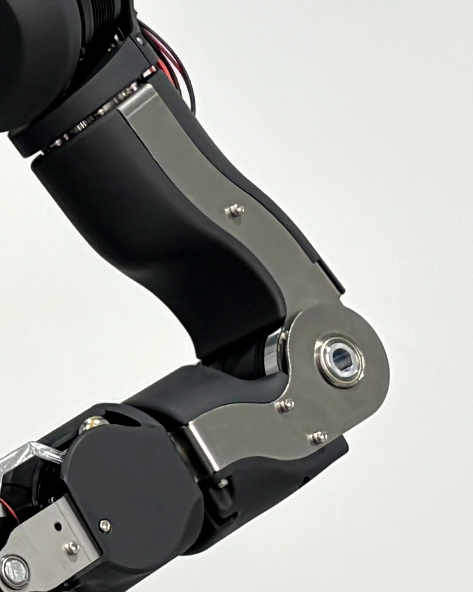 06_OYmotion_detail_elbow-joint.jpg