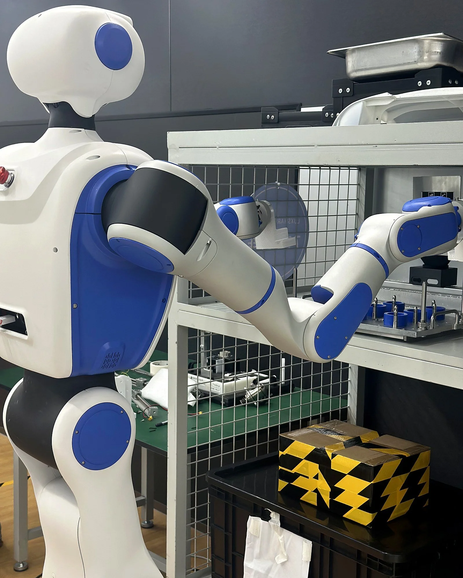 06_IA-Robotics_workcell-assembly.jpg