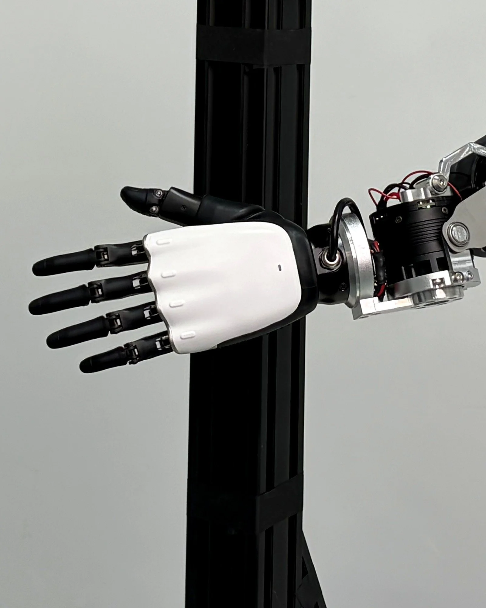 03_OYmotion_detail_dexterous-hand.jpg