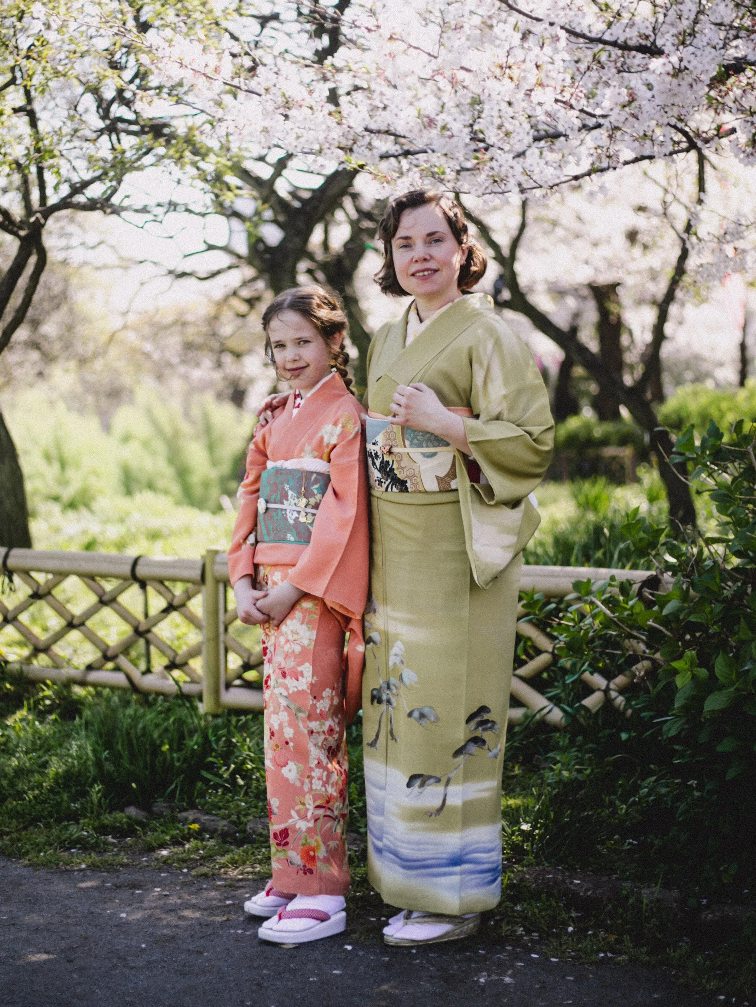 Mother &amp; daughter kimono photoshoot for Weronika and Sofia! 🌸

Antique kimono and cherry blossom! And a guest appearance of Tama-chan, the local shrine cat! All the best things 👌

Pretty much all items used for these outfits are antique and the