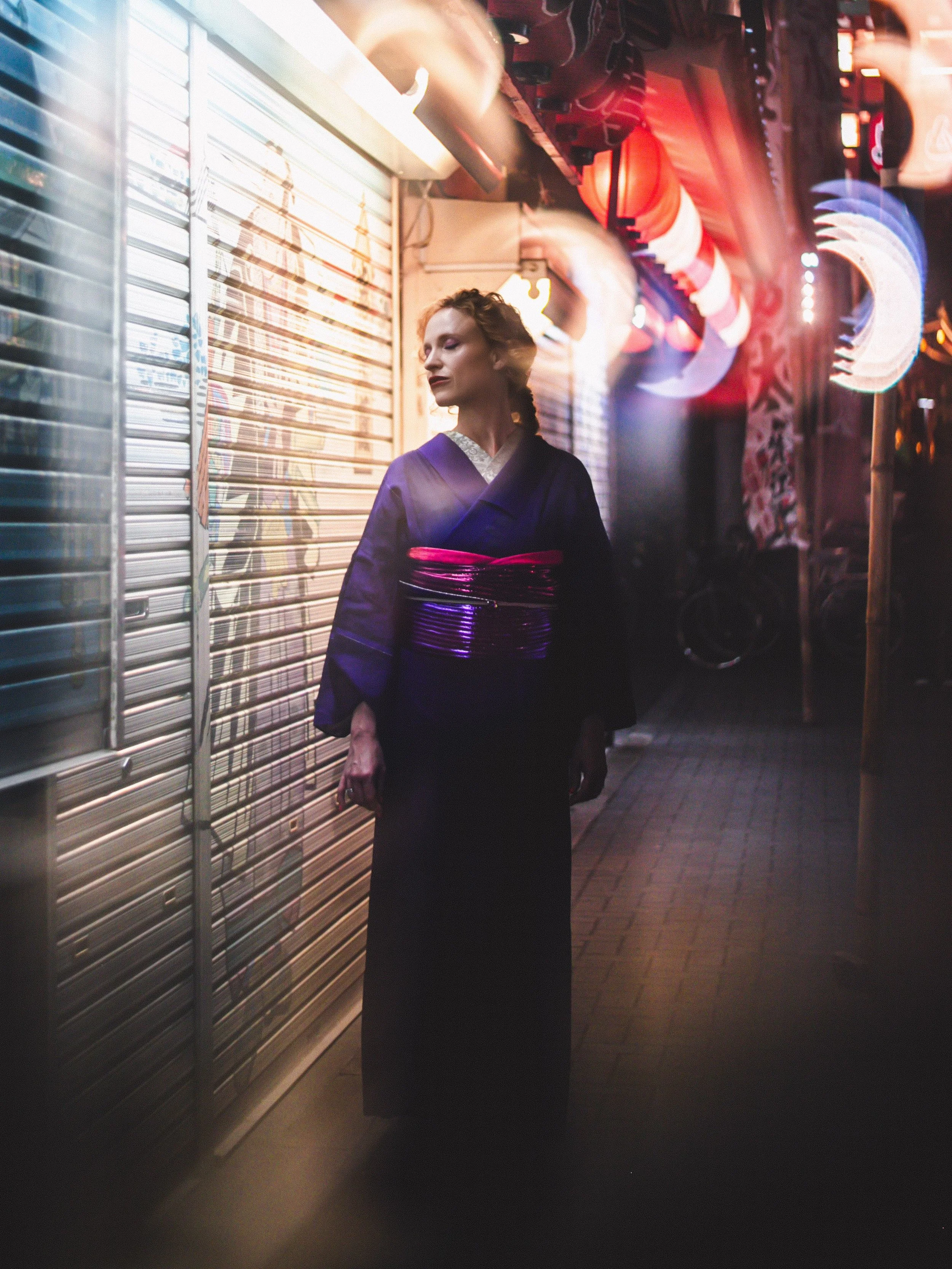 Kimono photoshoot for Vanessa! 🔮⚡️

Antique kimono with modern items is one of the best combinations for a night shoot 👌 with only three colours here, the combination is simple but still bold! 

Ask for a night shoot anytime &mdash; those aren&rsqu