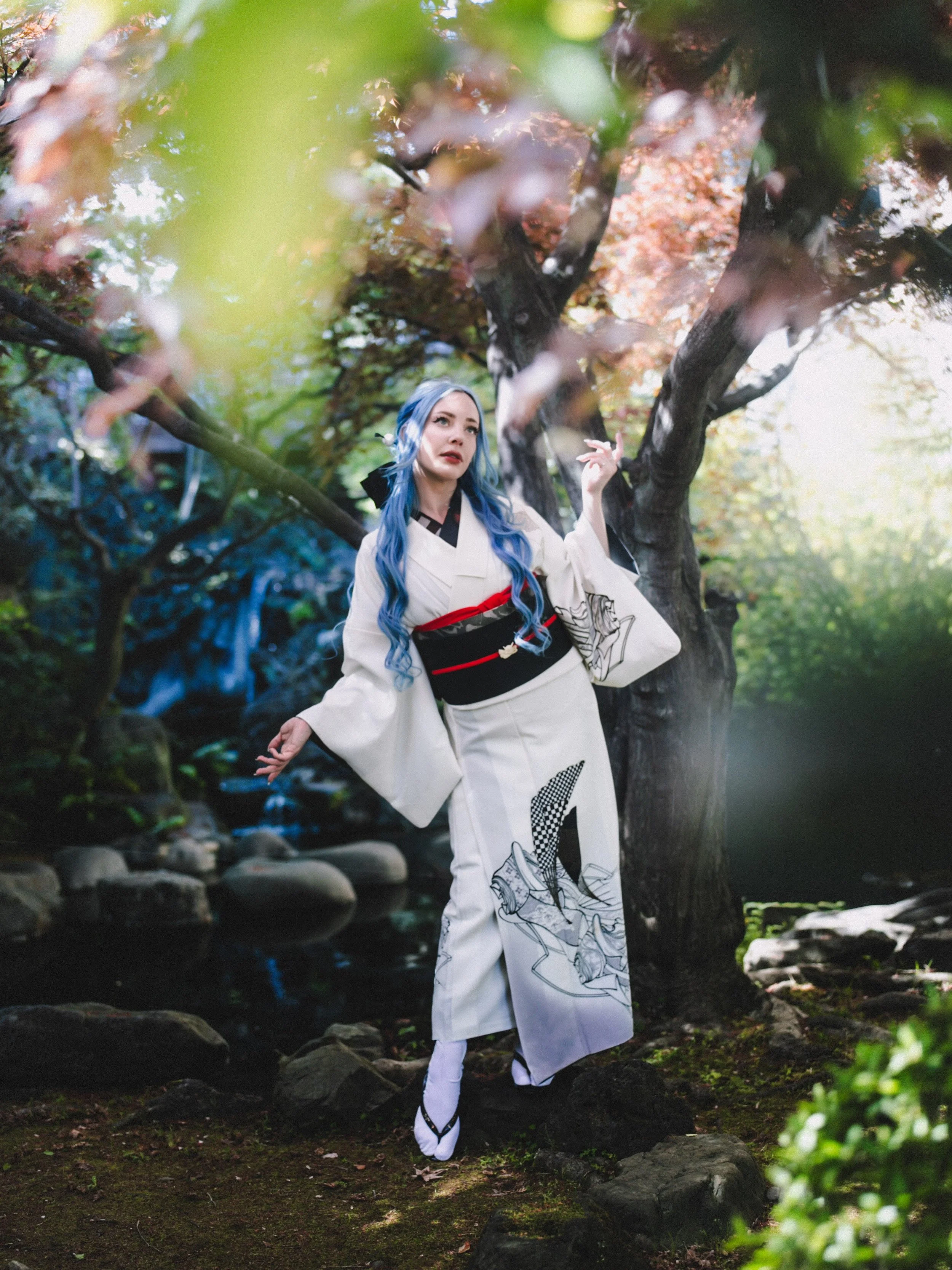 Kimono photoshoot for Tay 🧚&zwj;♂️ @tayvix 

Ethereal fairy / forest yokai vibes!!! If you look closely you&rsquo;ll see some spooky motifs perfect to post in this season, even though we did this shoot back in April! 🌸 👻 

The white kimono with a 