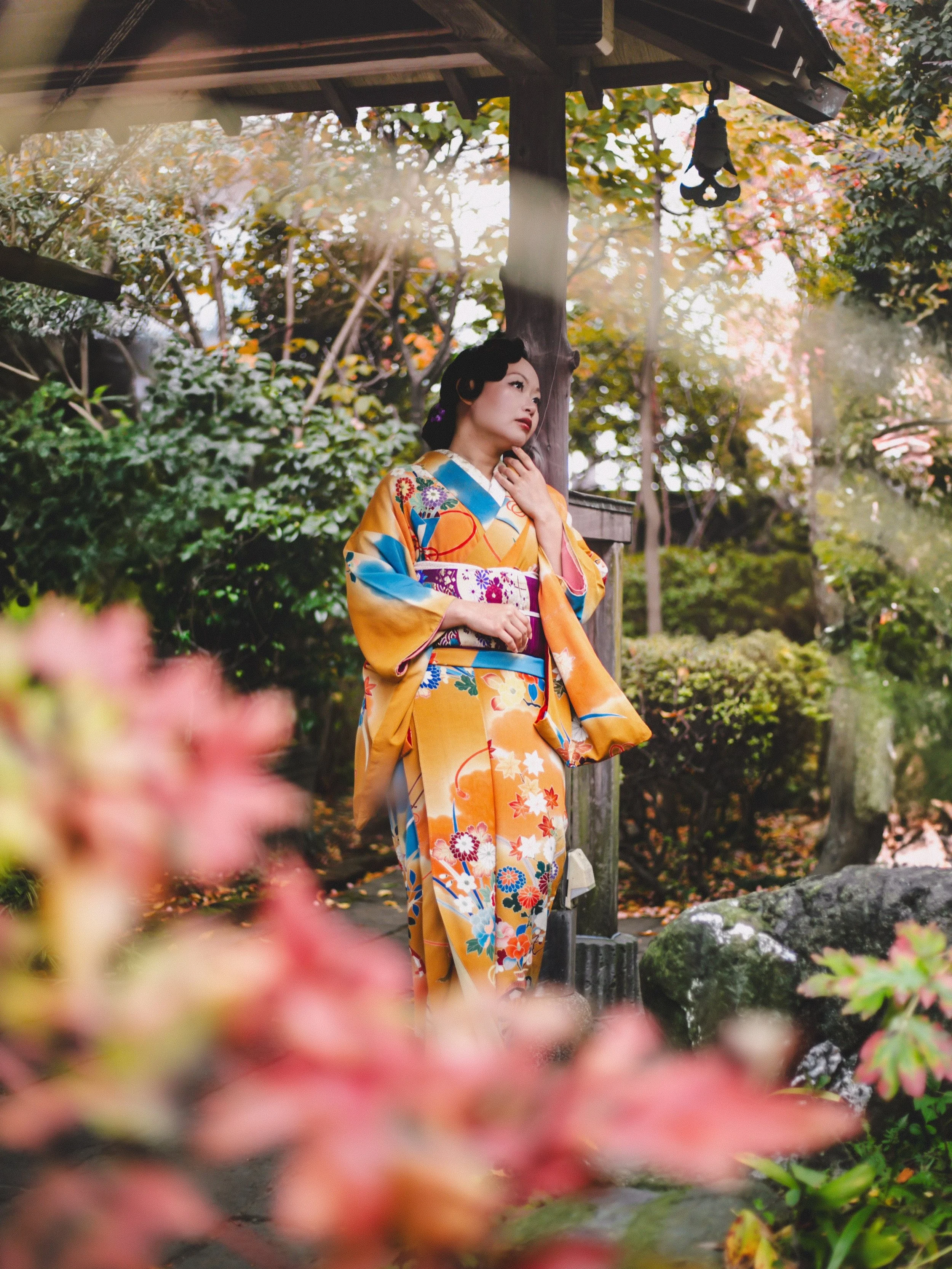 Kimono photoshoot for Paddy 🍁 @passion.paddy 

Antique kimono and autumn always look great together! Paddy practices tea ceremony and kimono styles for that are usually rather calm and / or formal, so she wanted to try something different for her ph