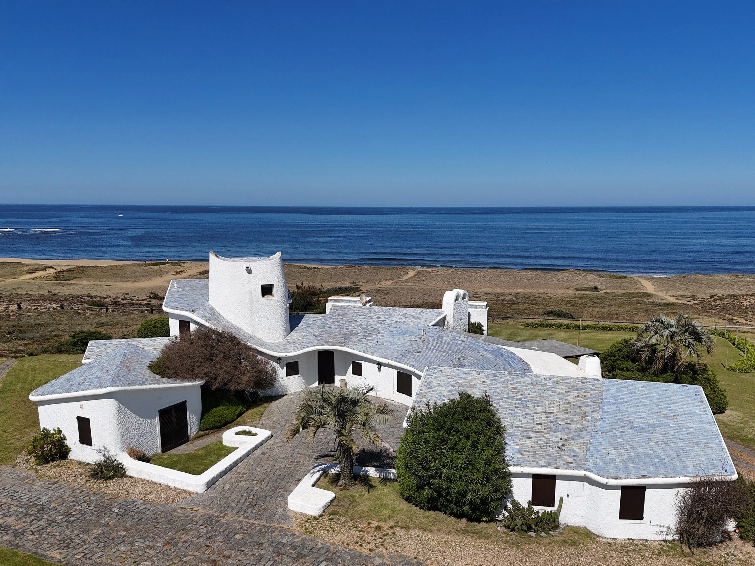 Punta del Este | Oceanfront Residence with Sweeping Views
