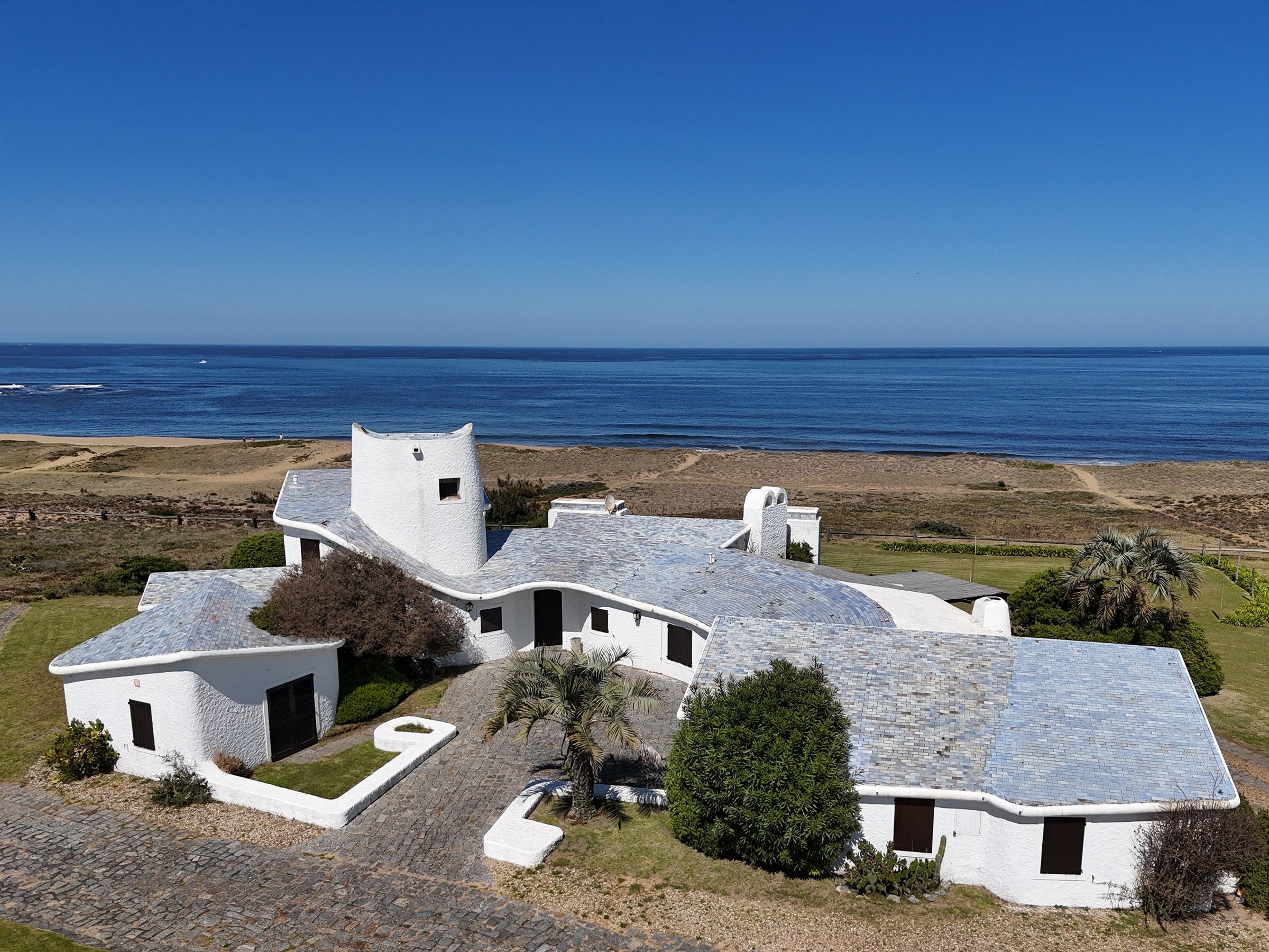 Punta del Este | Oceanfront Residence with Sweeping Views