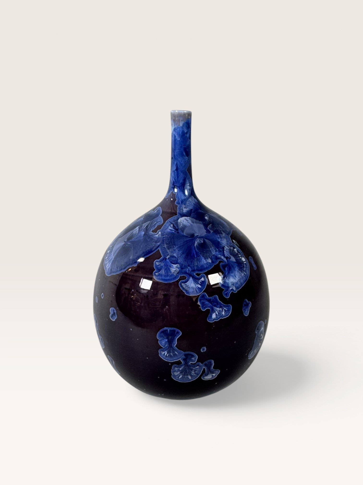 03_Aubergine_Navy_Bottle_03.jpg