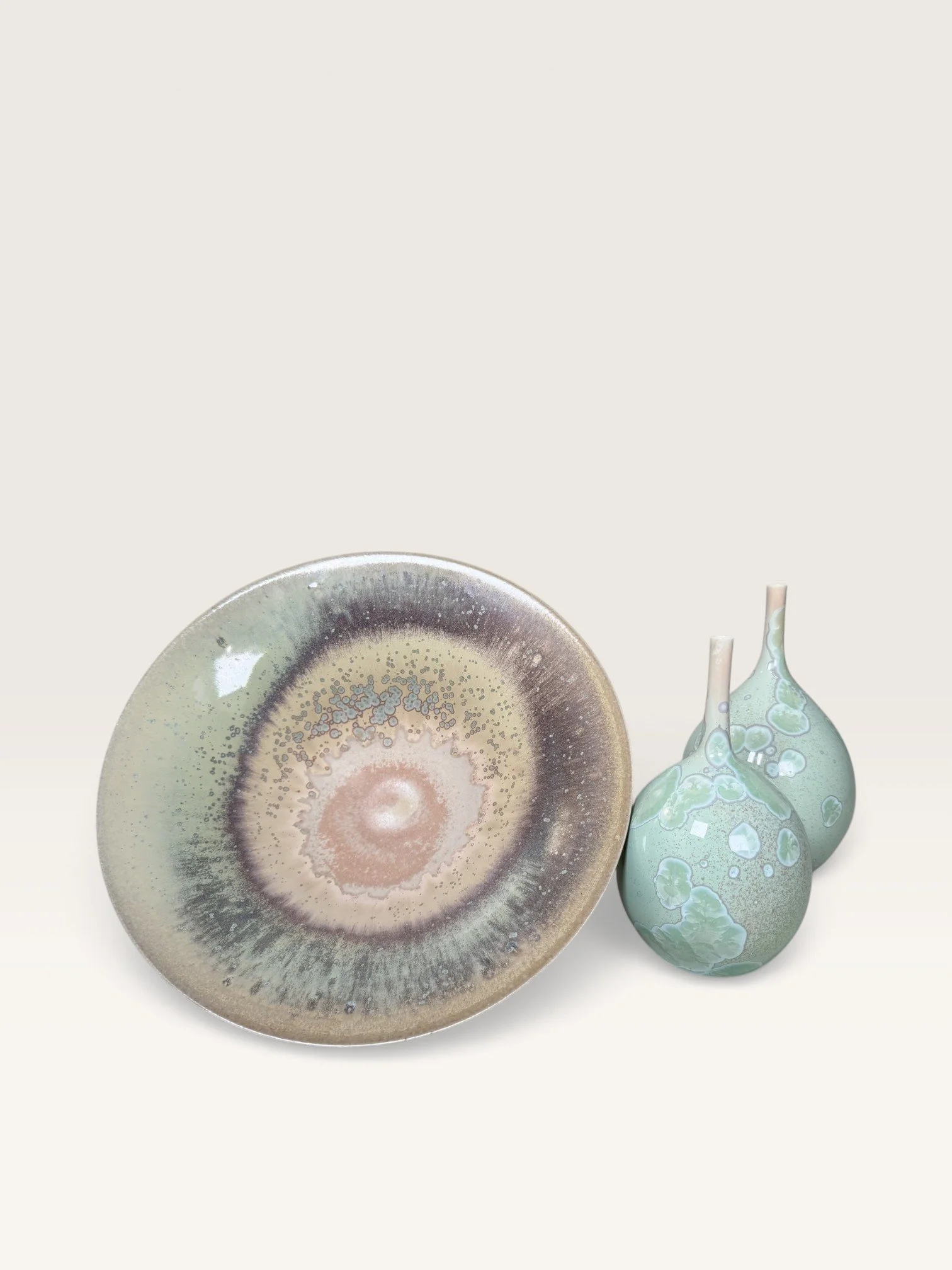 30_Celadon_Aubergine_Bowl_03.jpg