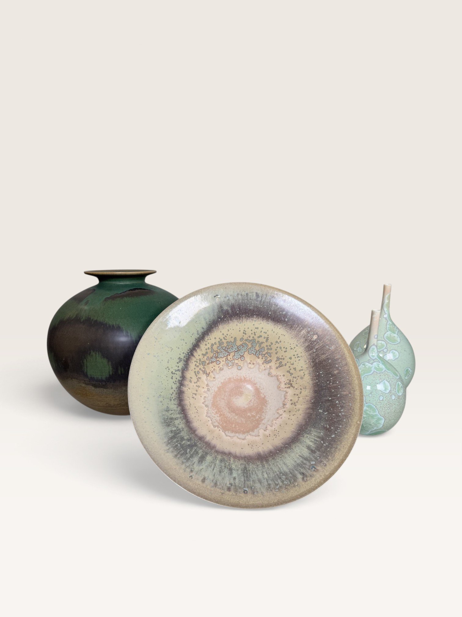 30_Celadon_Aubergine_Bowl_05.jpg