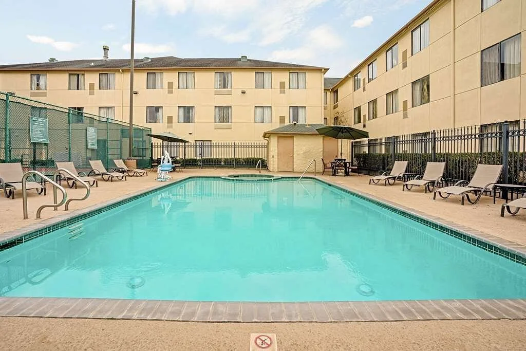 pool.jpg