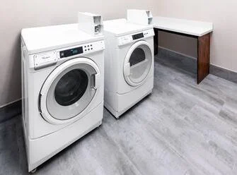 houkfhx-hampton-inn-houston-i-10-central-guest-laundry.jpg