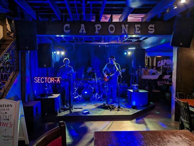 Capone’s Pizza Oven &amp; Bar