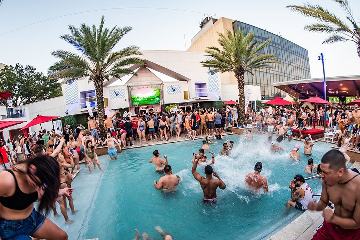 cle_houston_pool.0.jpg