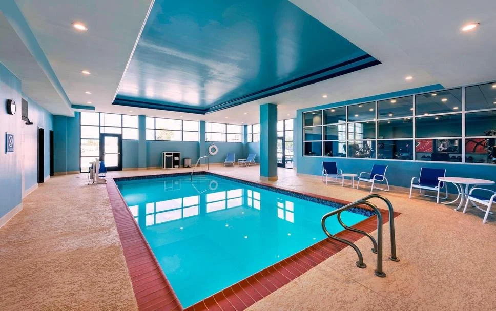 leonardo-2019727-houfp-indoor-pool-5797-hor-clsc_O-931983.jpg