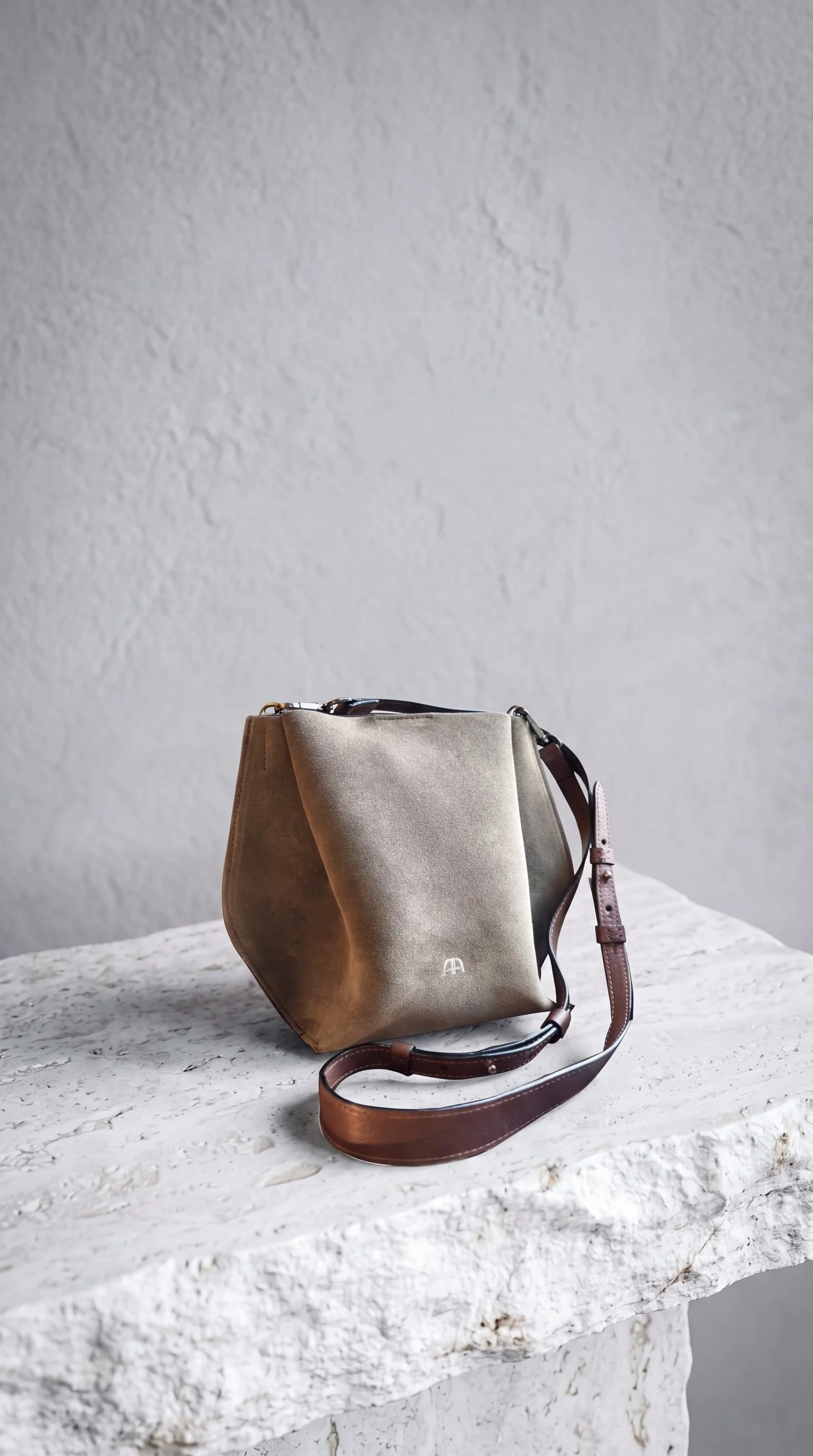 STEFANIA SMALL HOBO  bag in vitello camosciato militare.