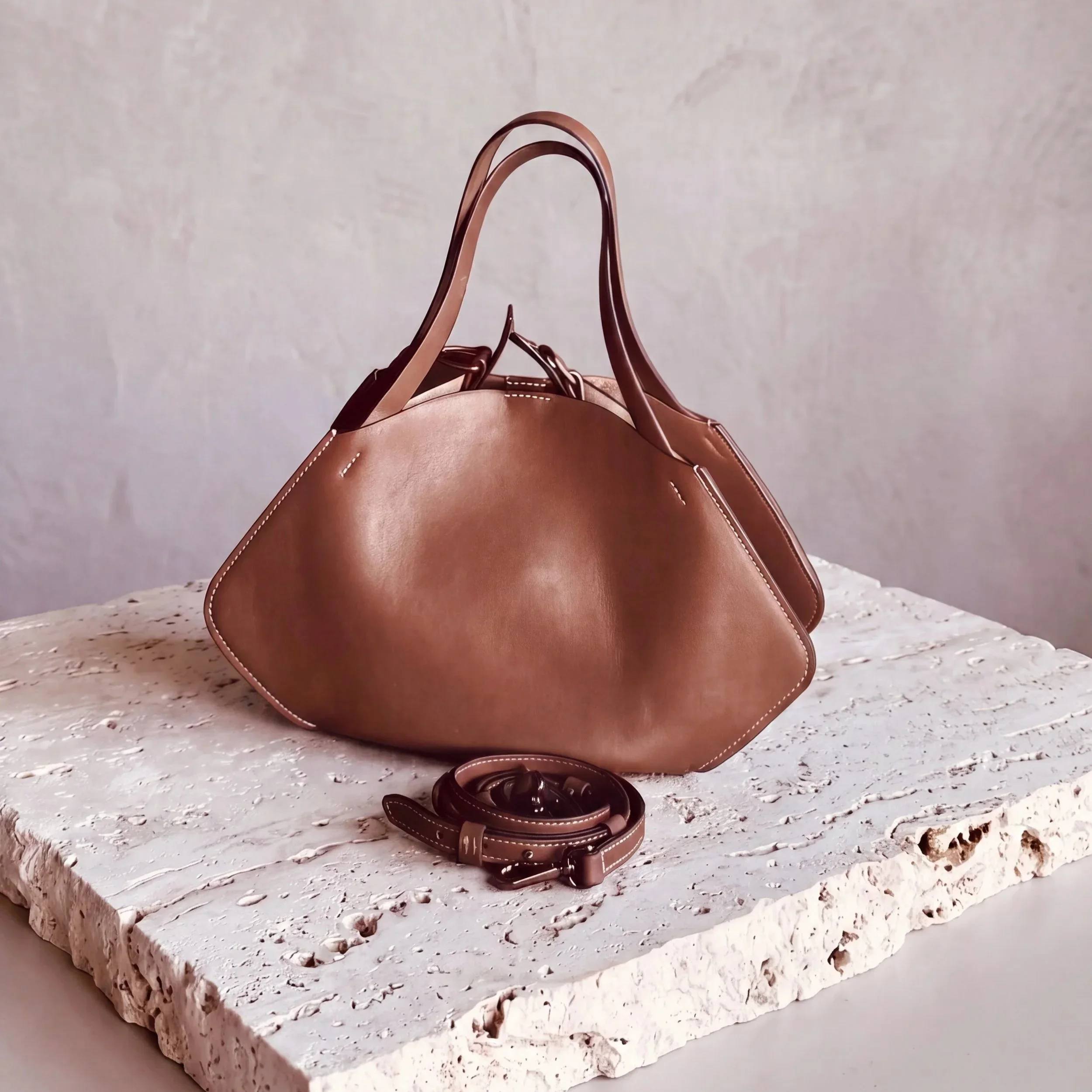 STEFANIA SMALL TOTE bag in vitello liscio color cognac.