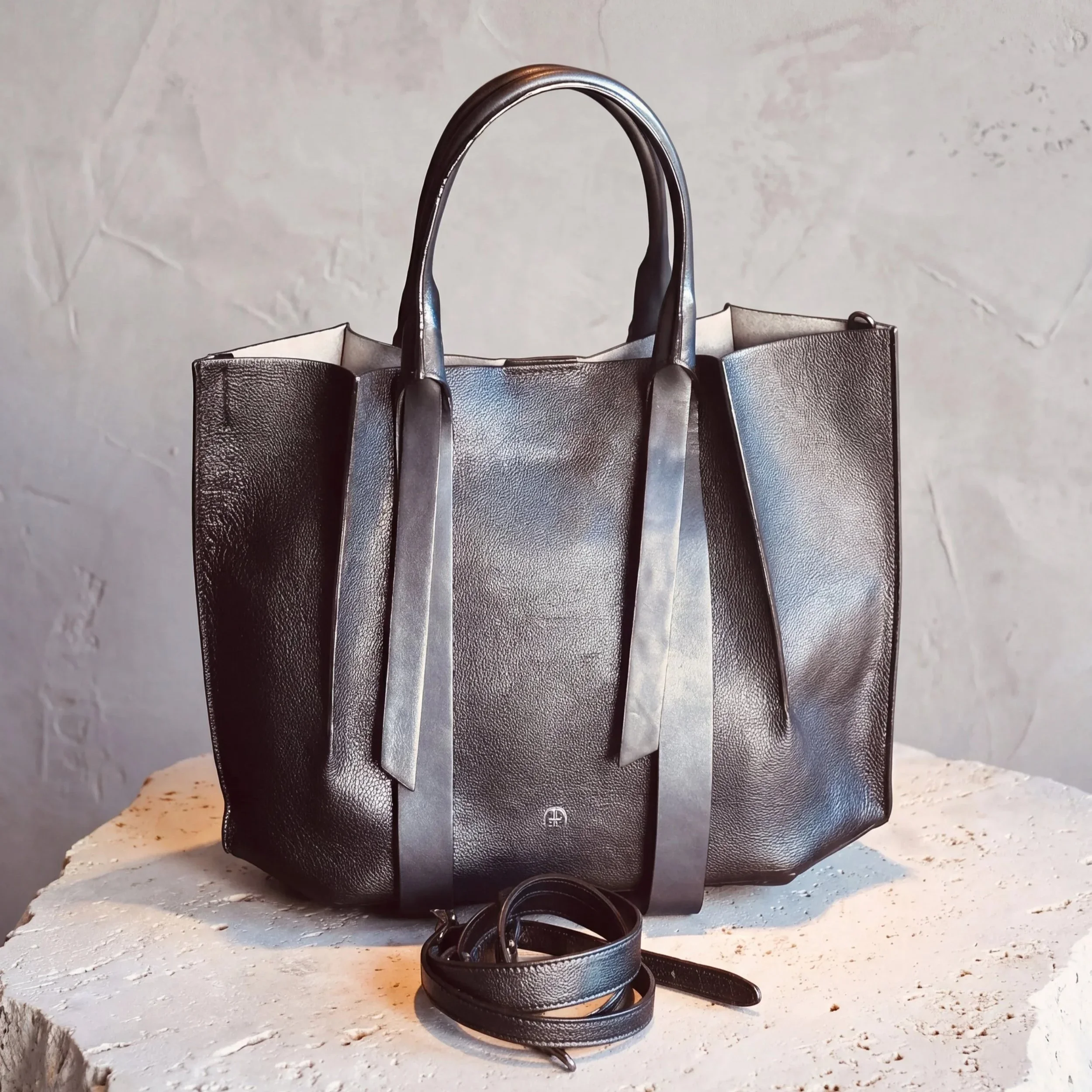 LIZZY bag in bufalo nero.webp