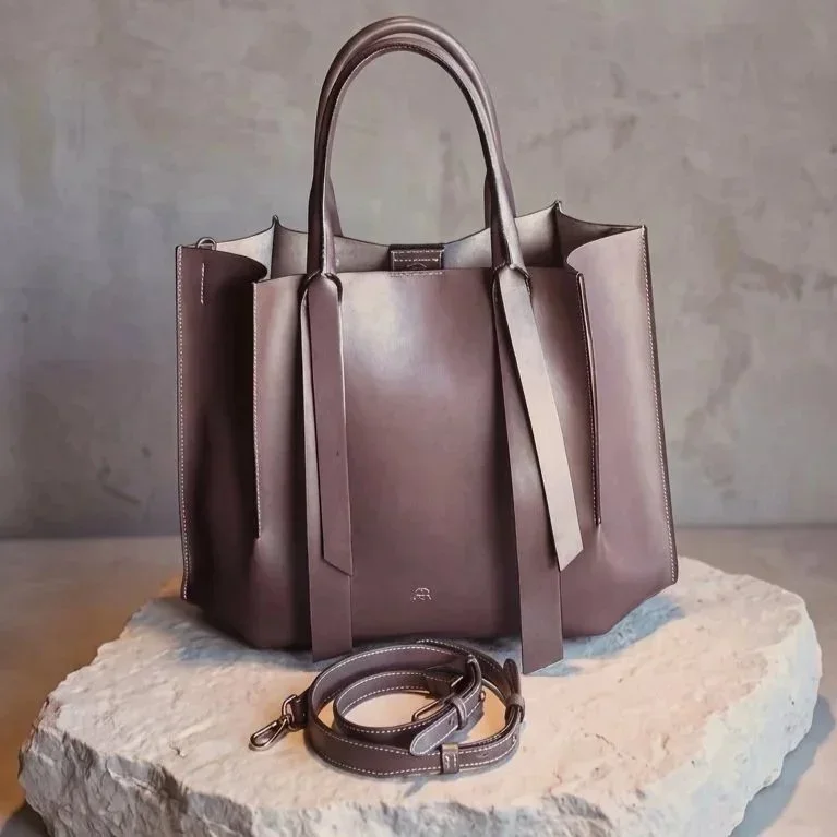 LIZZY bag in vitello liscio color testa moro.