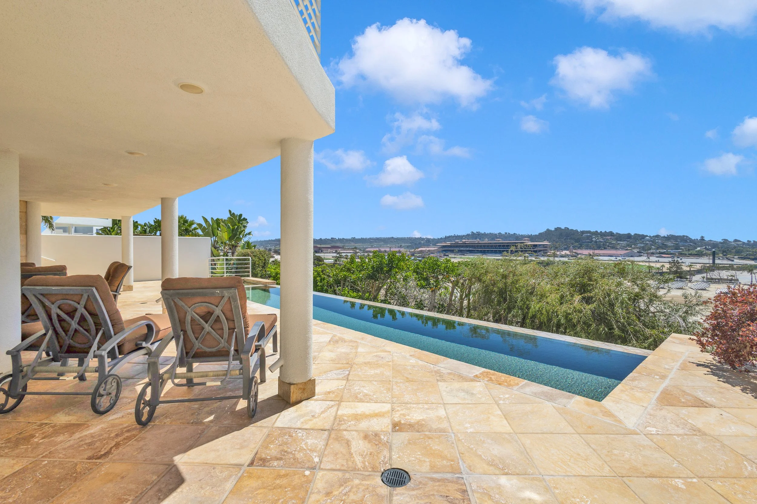 121 Via De La Valle - MLS - LOW RES-26.jpg