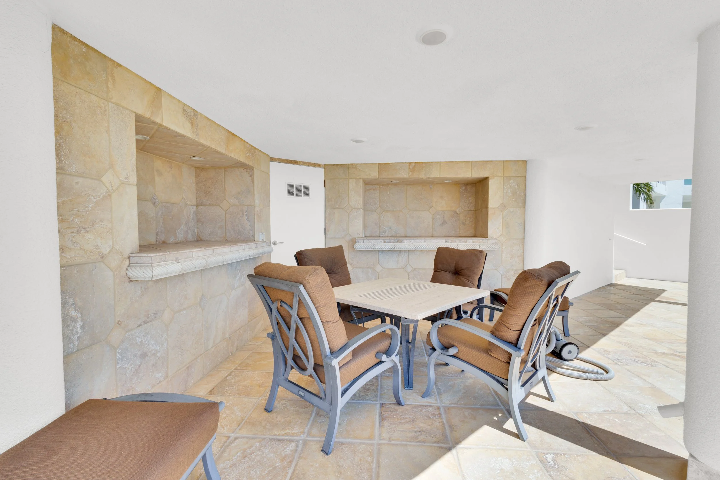 121 Via De La Valle - MLS - LOW RES-50.jpg