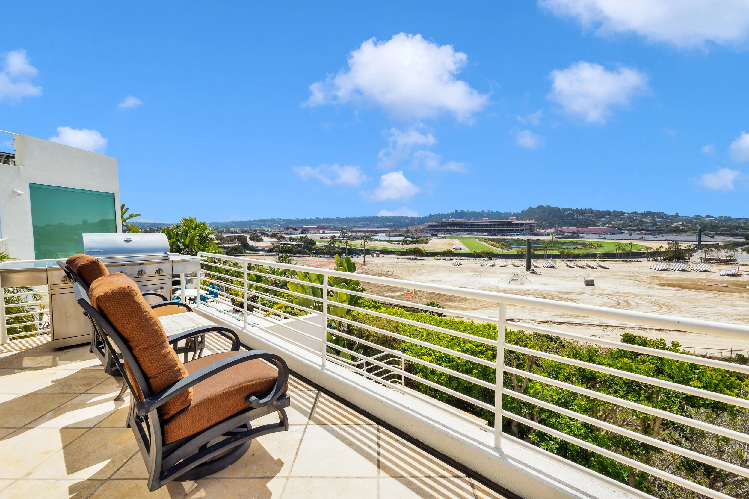 121 Via De La Valle - MLS - LOW RES-2.jpg