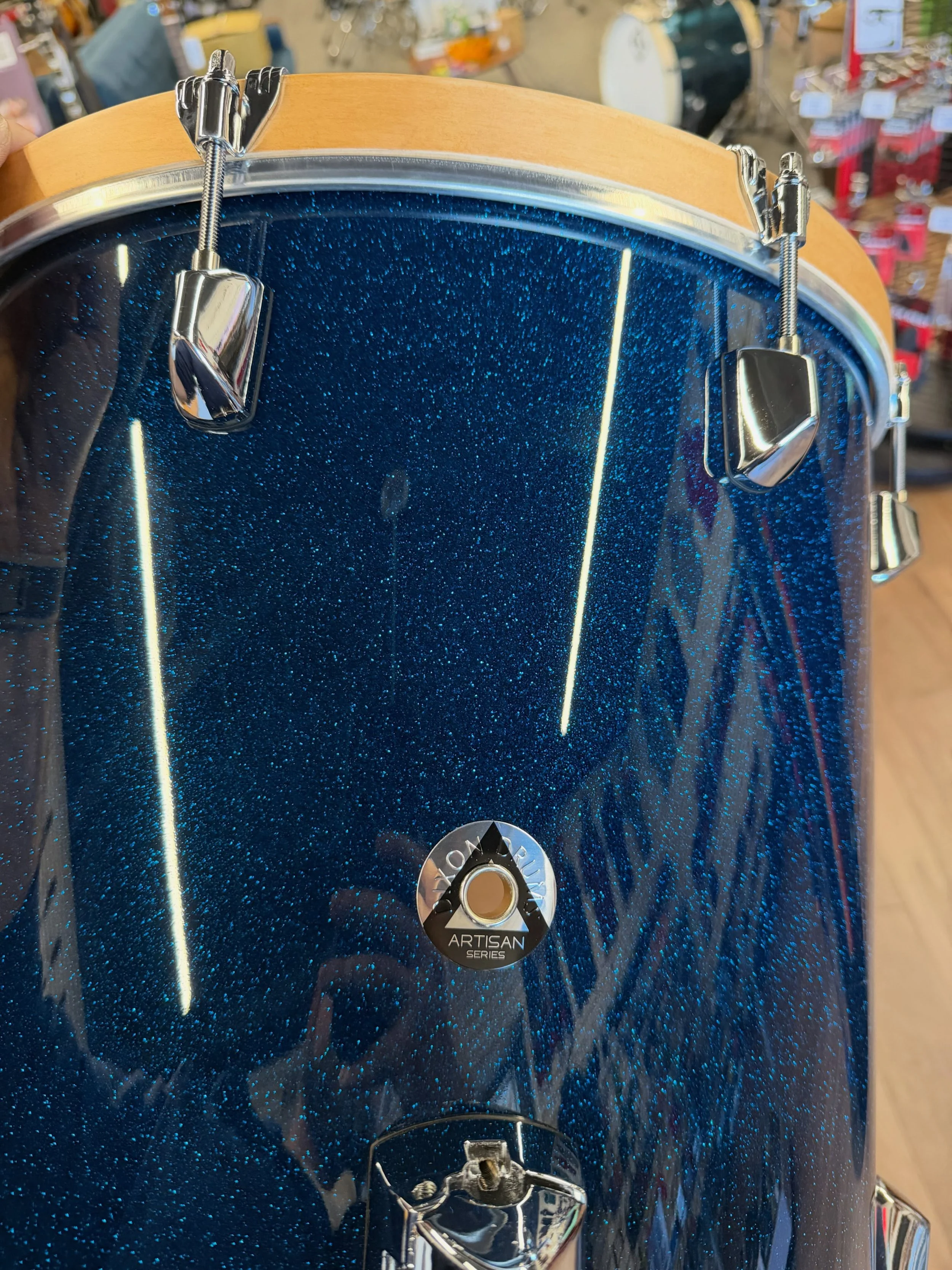 The finishes you can get on a @dixondrums Artisan kit are just stunning!  This is a custom build we spec&rsquo;d for a customer.  What would you want on your custom setup?

#playdixon #hometownmusicshop #drumset