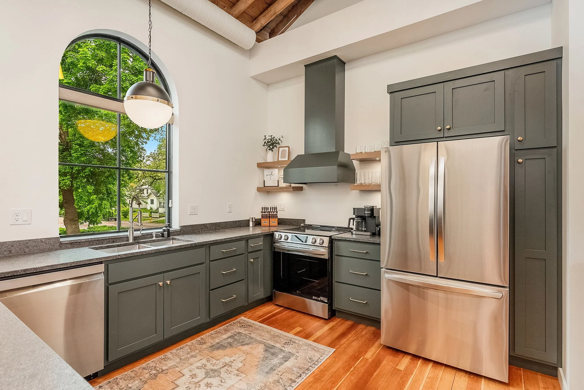 13-web-or-mls-610 S Dakota Ave-41.jpg