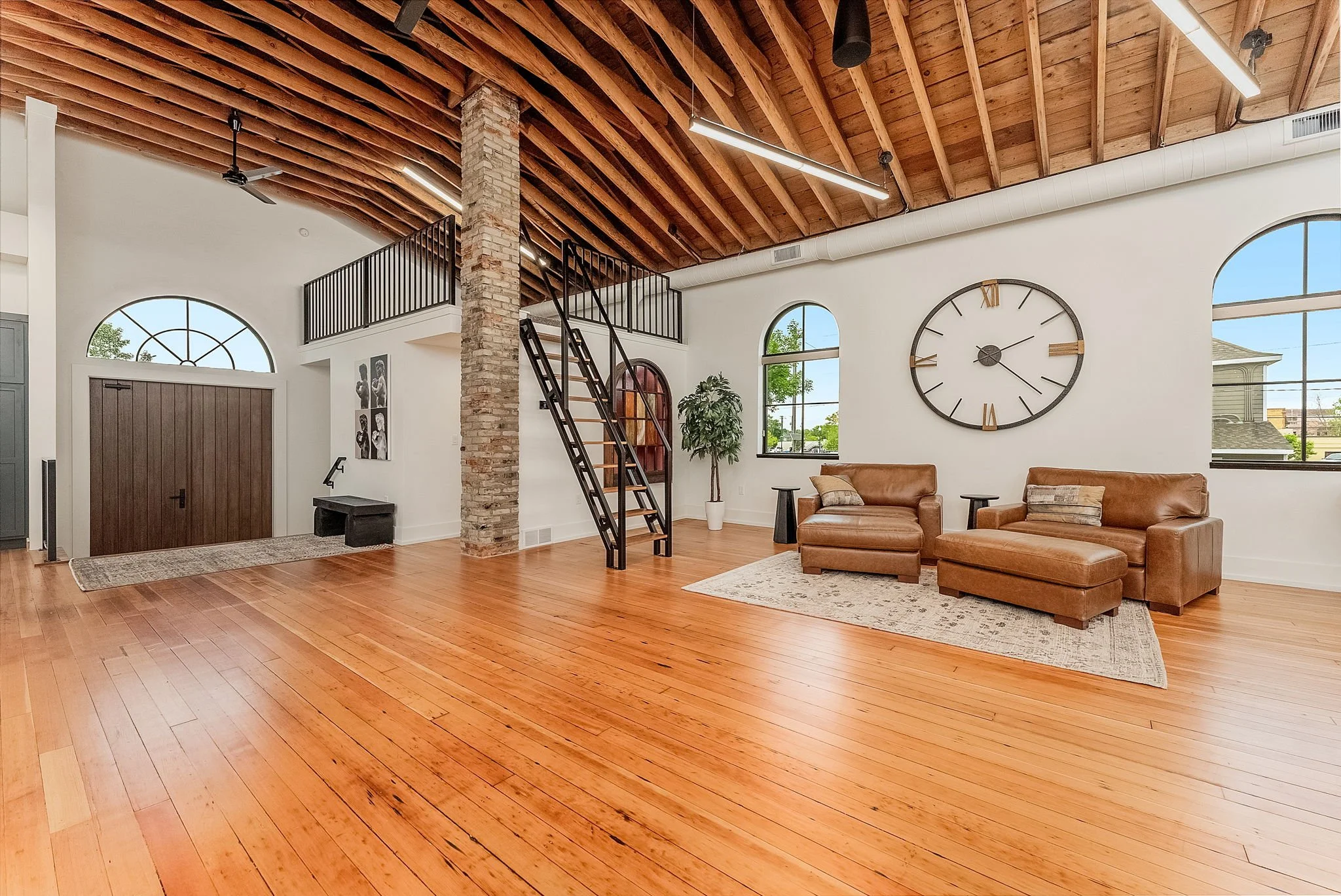 7-web-or-mls-610 S Dakota Ave-22.jpg