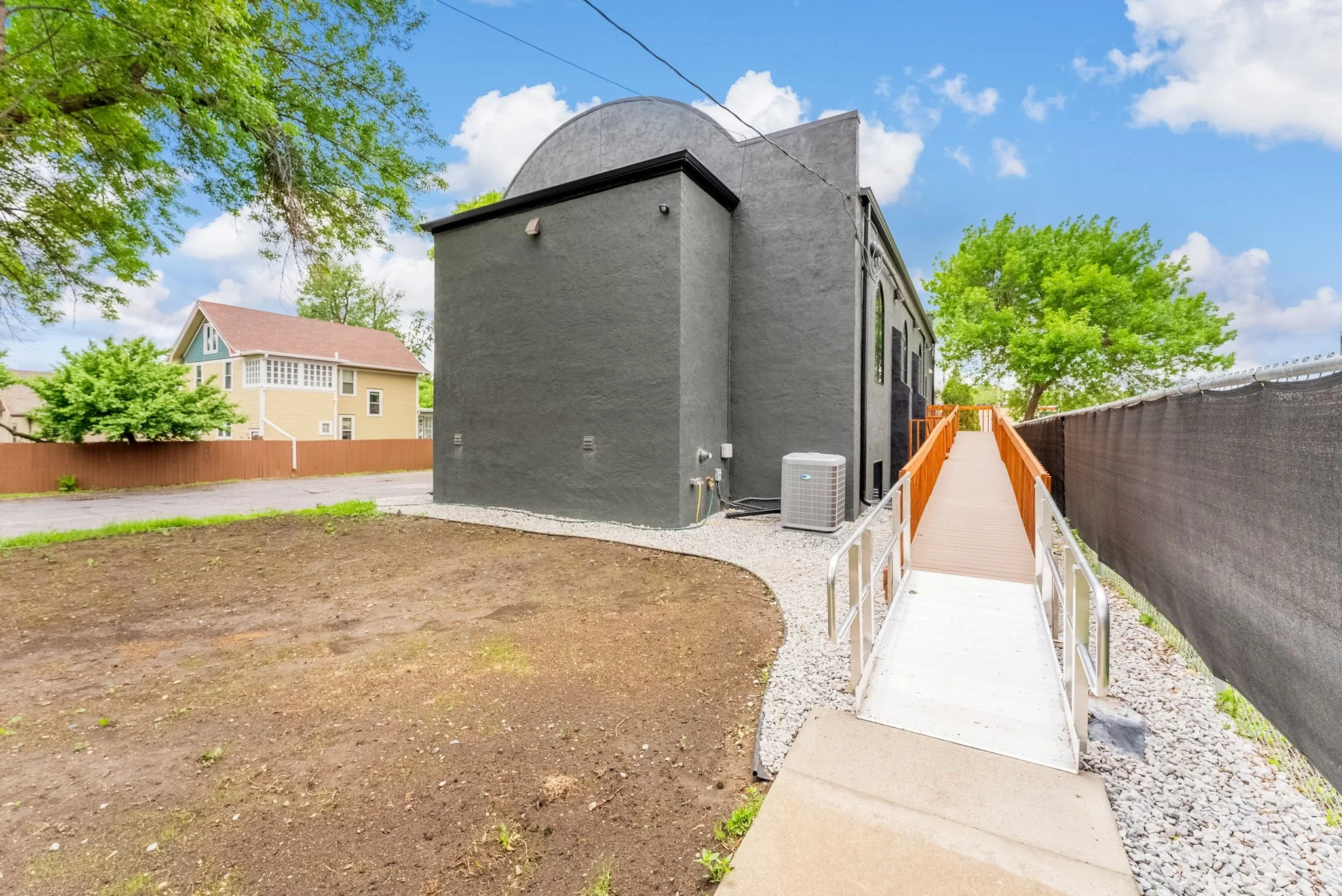 51-web-or-mls-610 S Dakota Ave-123.jpg