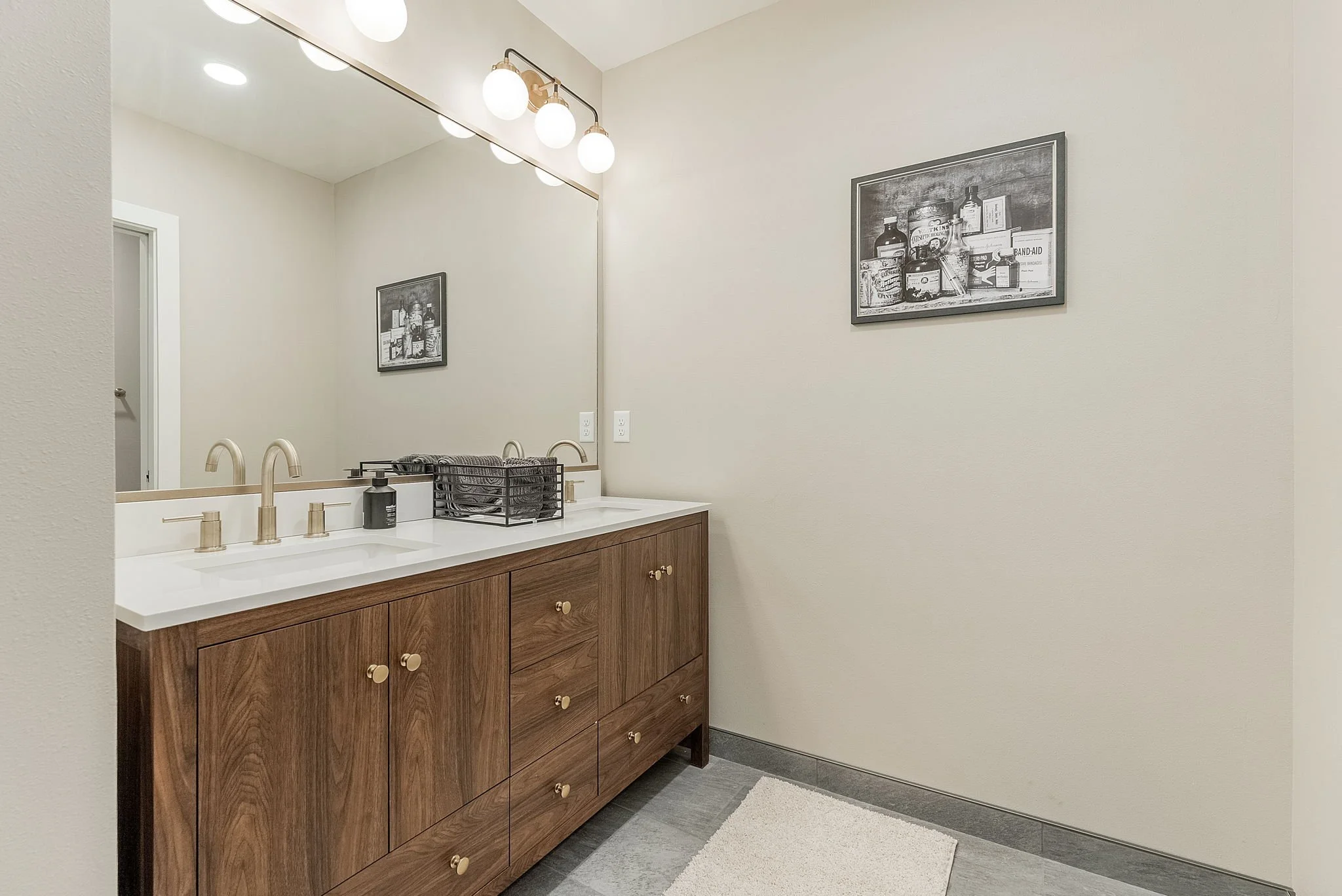 44-web-or-mls-610 S Dakota Ave-115.jpg