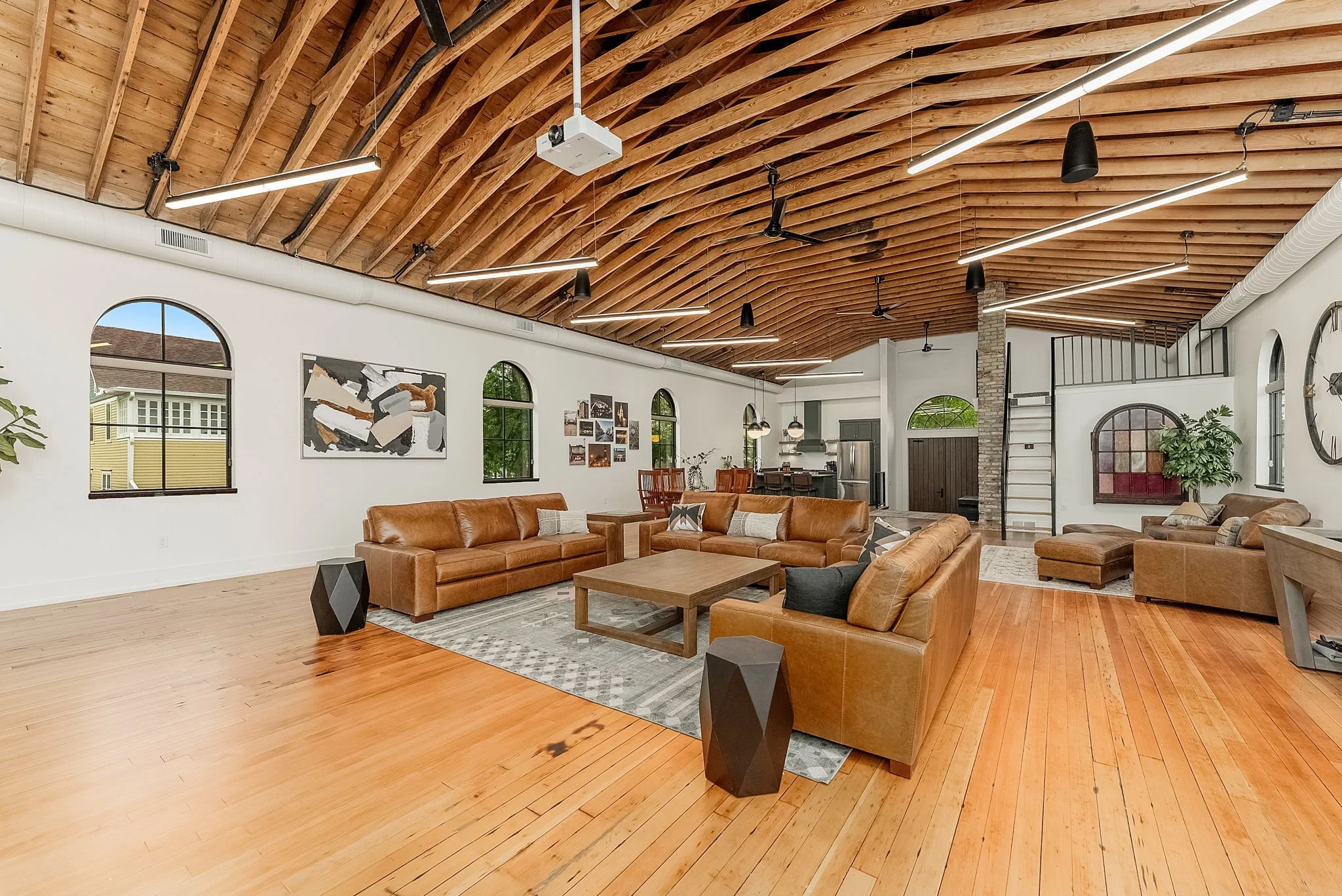 5-web-or-mls-610 S Dakota Ave-16.jpg