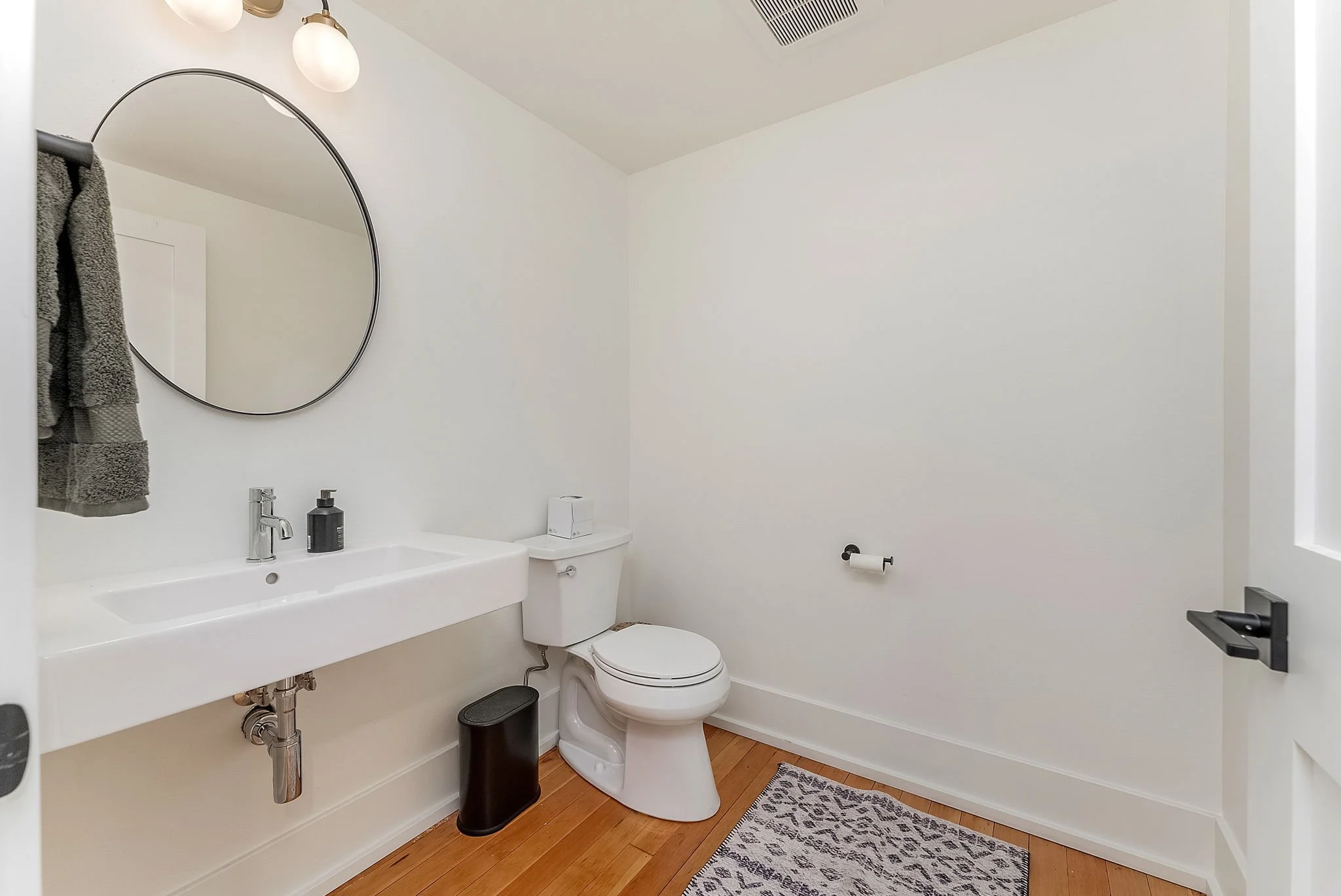 23-web-or-mls-610 S Dakota Ave-70.jpg