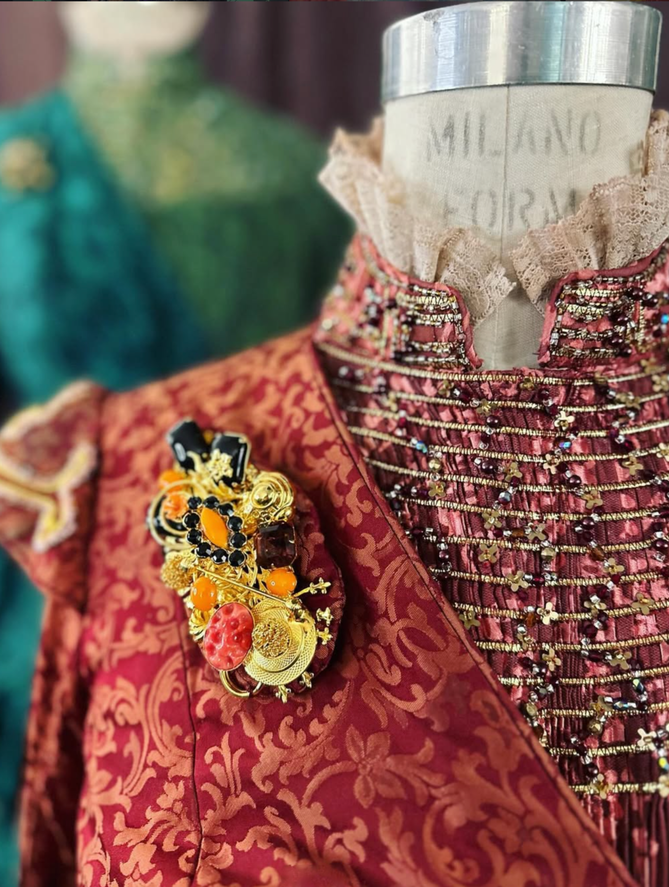 Wicked, Behind The Seams
