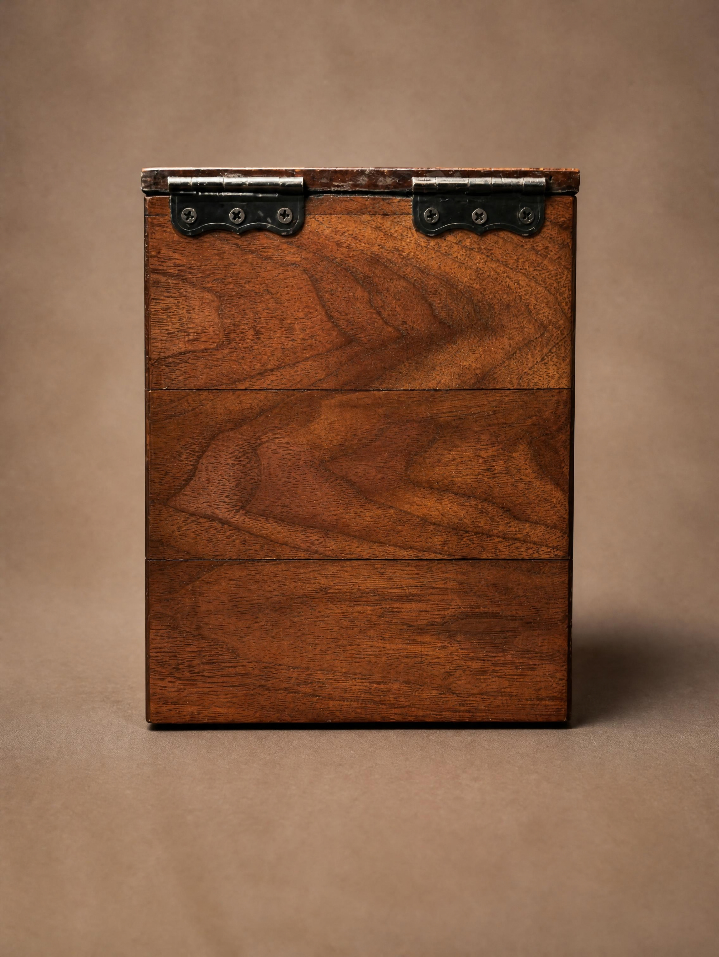 Walnut ches #2.png