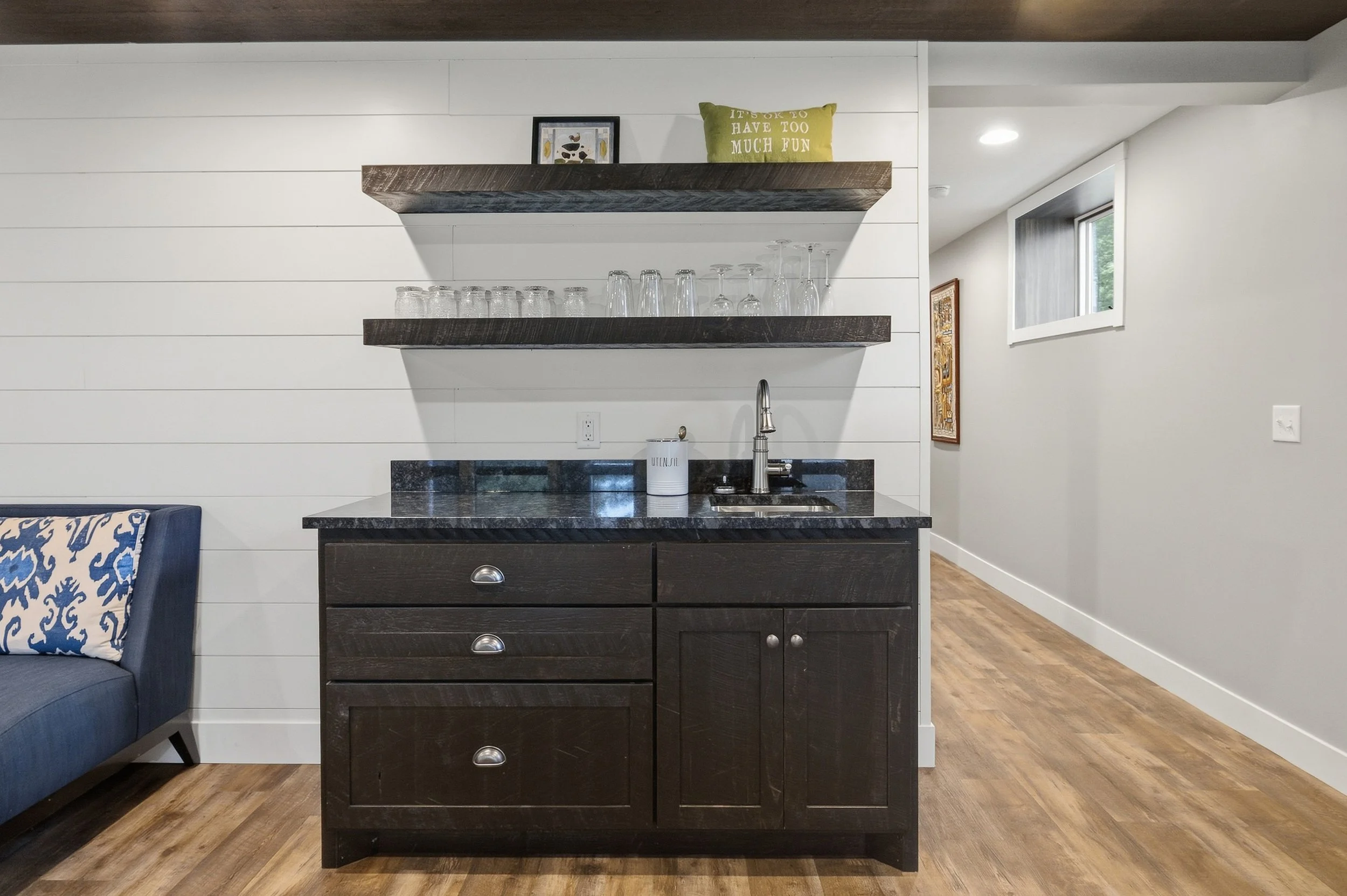 wet bar.jpg