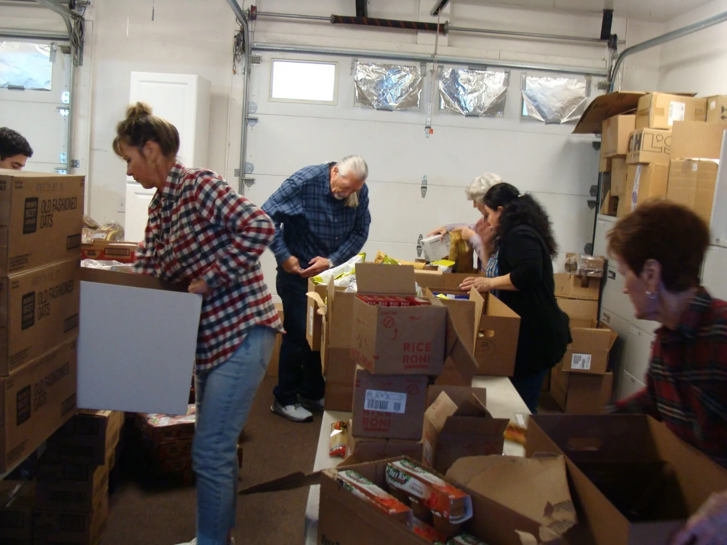 Packing holiday food boxes