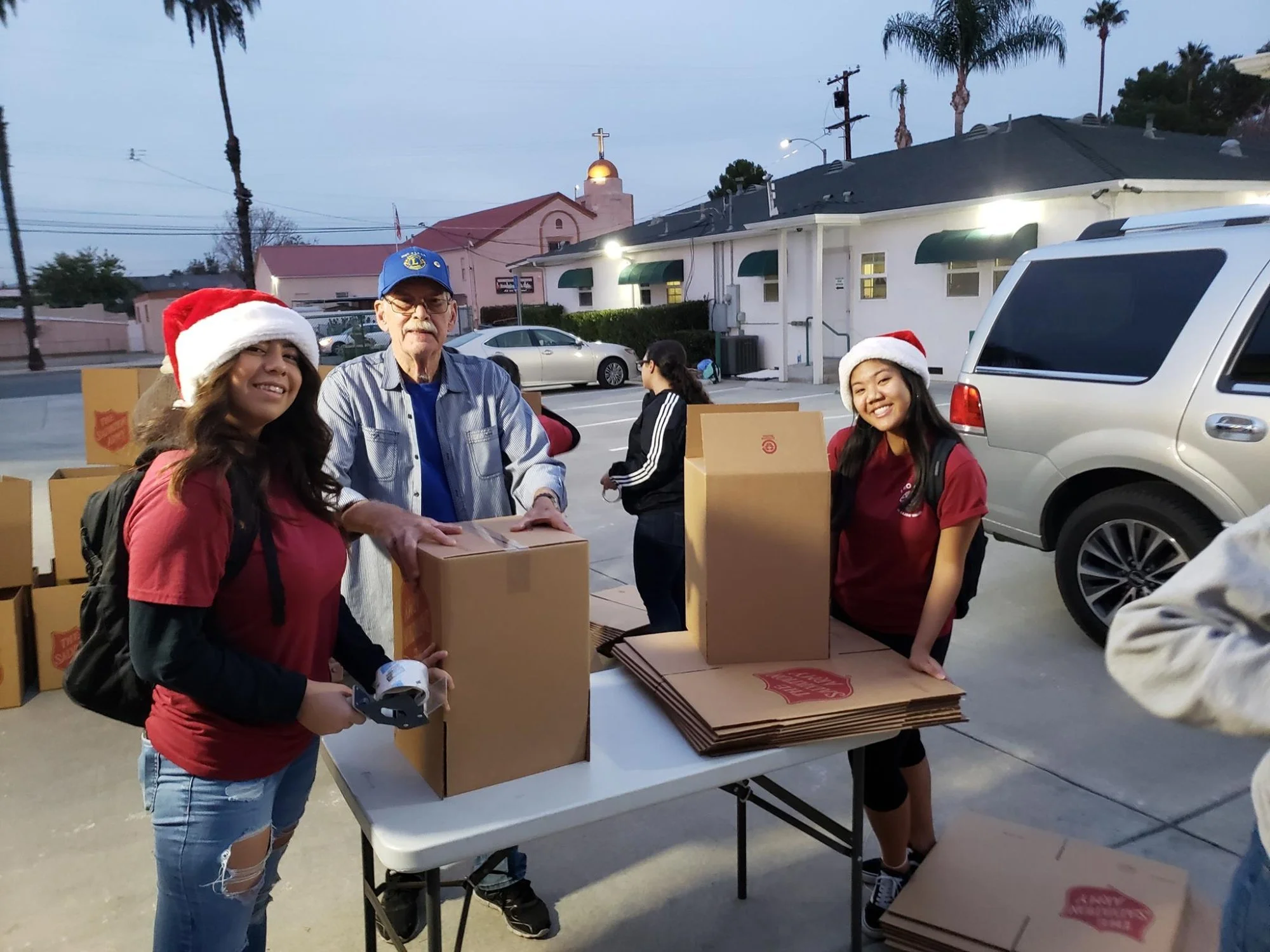 christmas-baskets-2018-03.jpg
