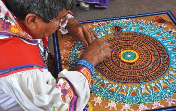 Arte huichol: la naturaleza y lo sagrado en la cosmovisión wixárika