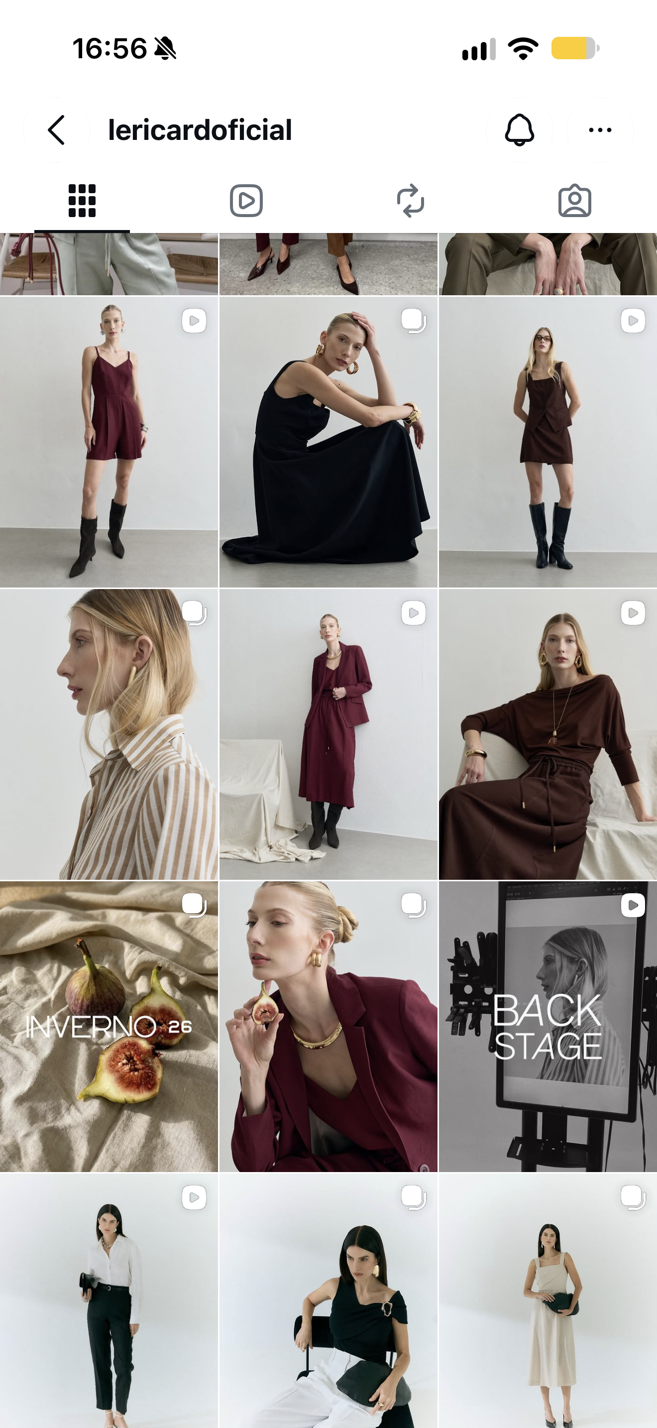 Coleção de fotos de moda com modelos femininas vestindo roupas elegantes em tons escuros e neutros, com cenários simples e minimalistas.