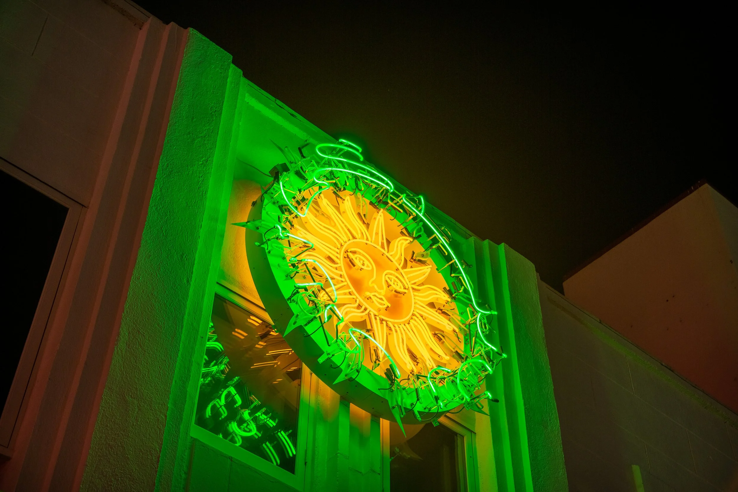 Chant, 2023
Neon, aluminum, electronics
85"x86"
Installed on the facade of Shulamit Nazarian, Los Angeles