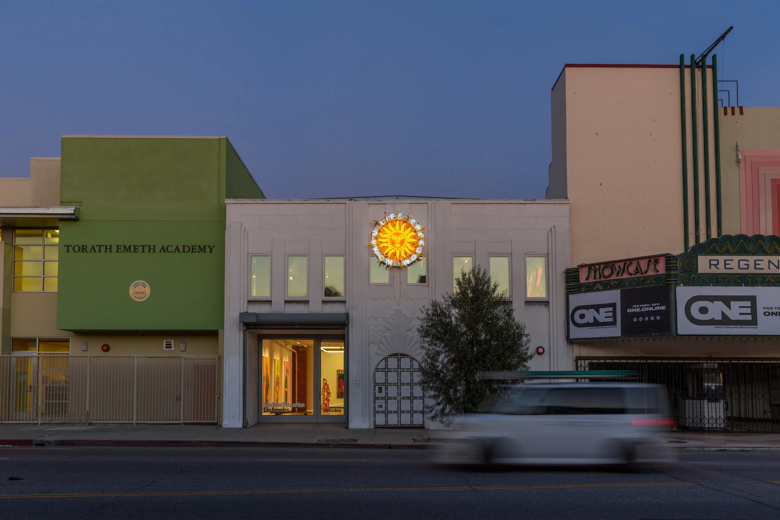 Chant, 2023
Neon, aluminum, electronics
85"x86"
Installed on the facade of Shulamit Nazarian, Los Angeles