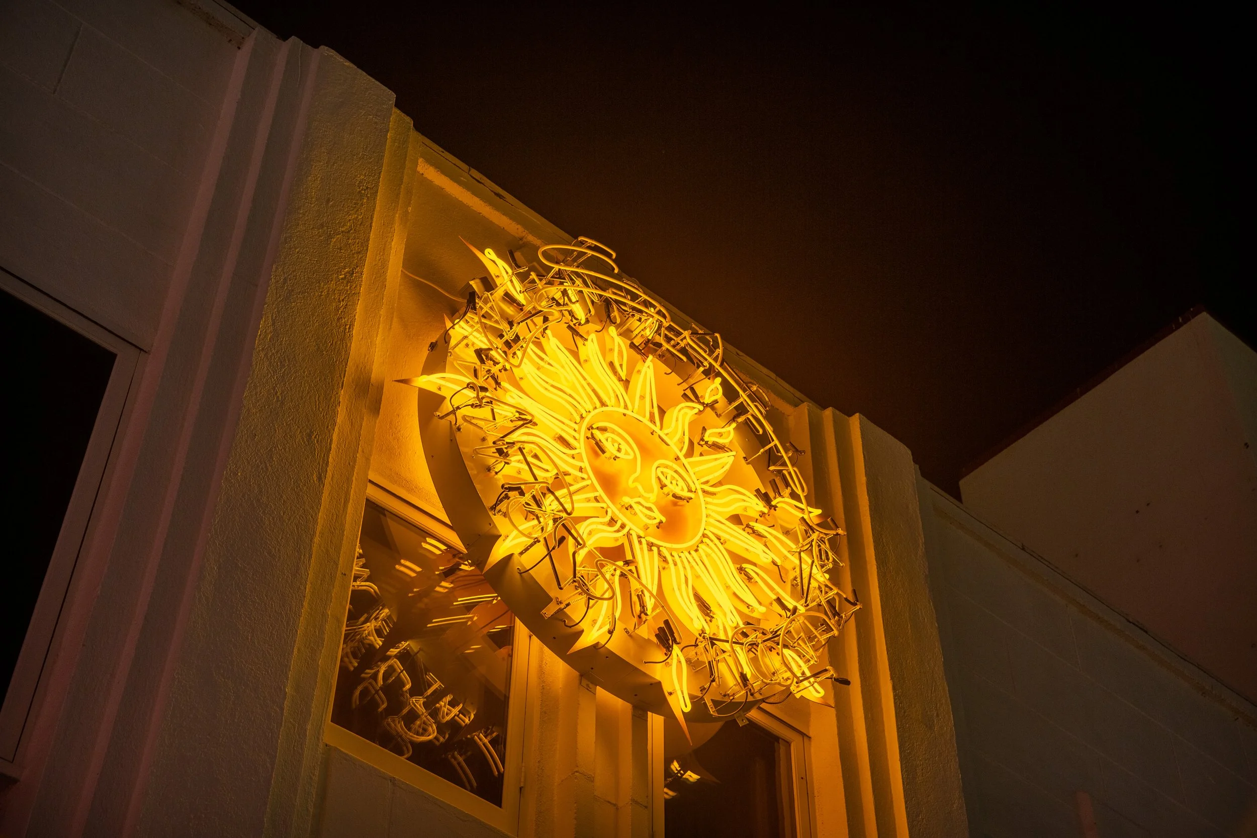 Chant, 2023
Neon, aluminum, electronics
85"x86"
Installed on the facade of Shulamit Nazarian, Los Angeles