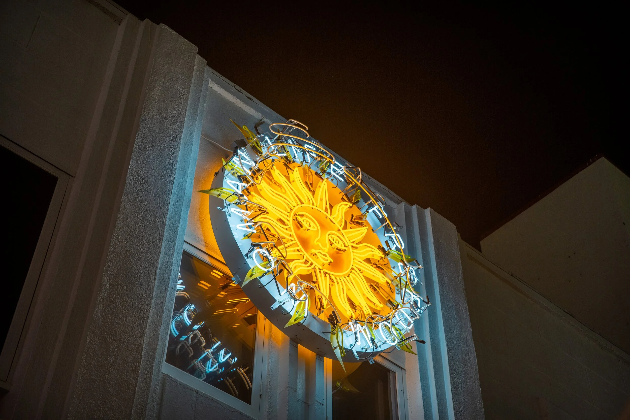 Chant, 2023
Neon, aluminum, electronics
85"x86"
Installed on the facade of Shulamit Nazarian, Los Angeles